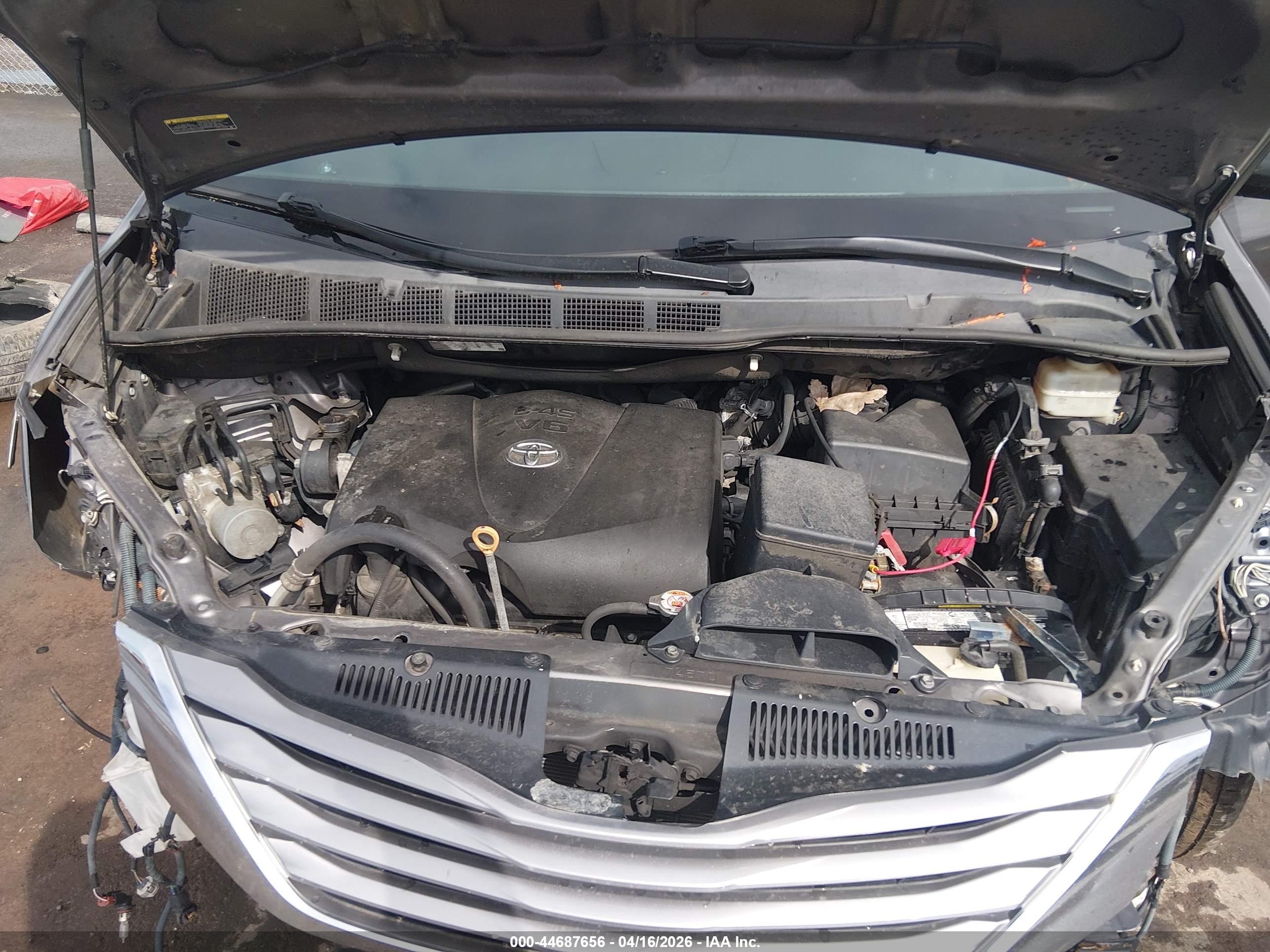 TOYOTA SIENNA image 10