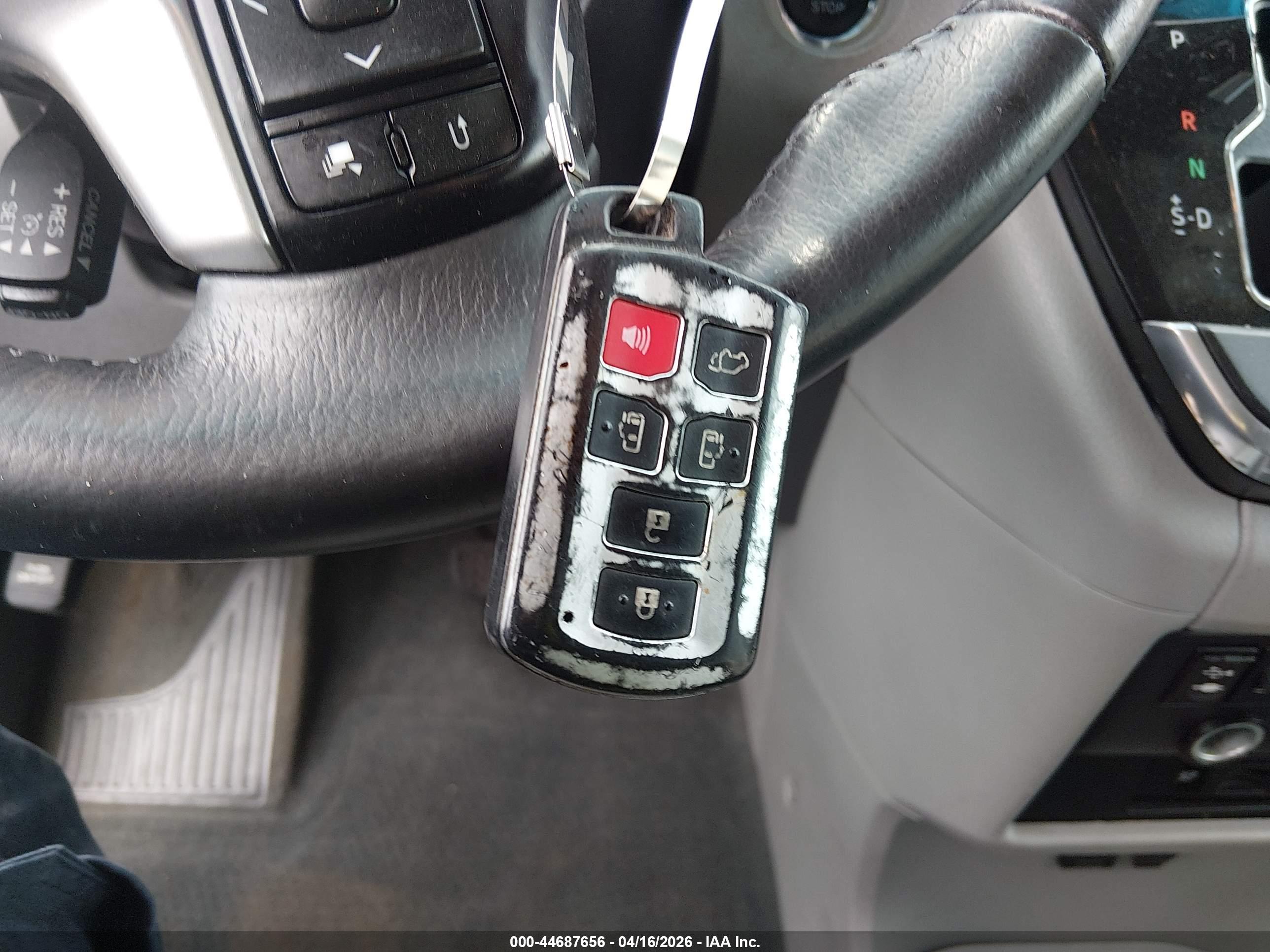 TOYOTA SIENNA image 11