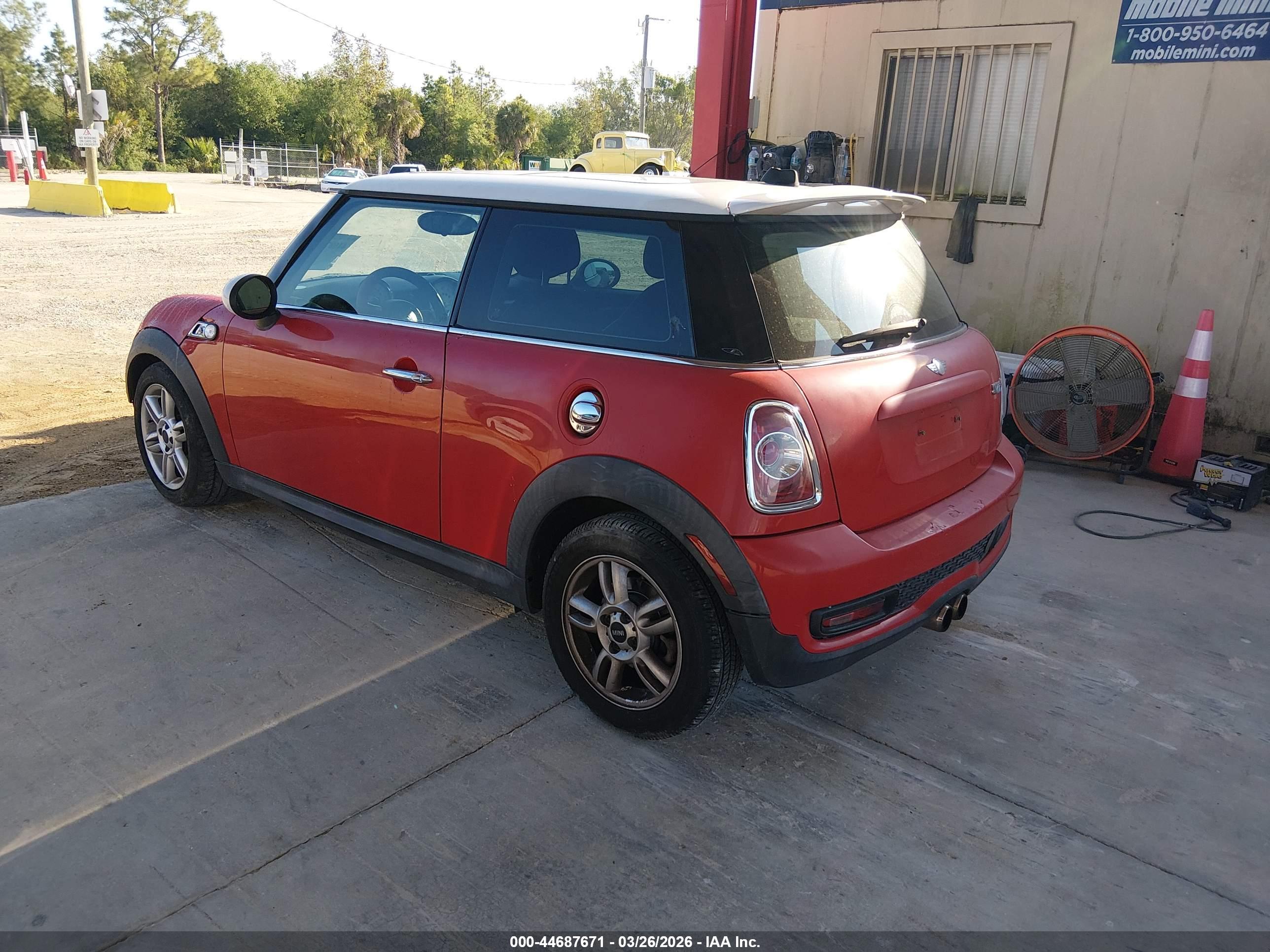 MINI COOPER image 3
