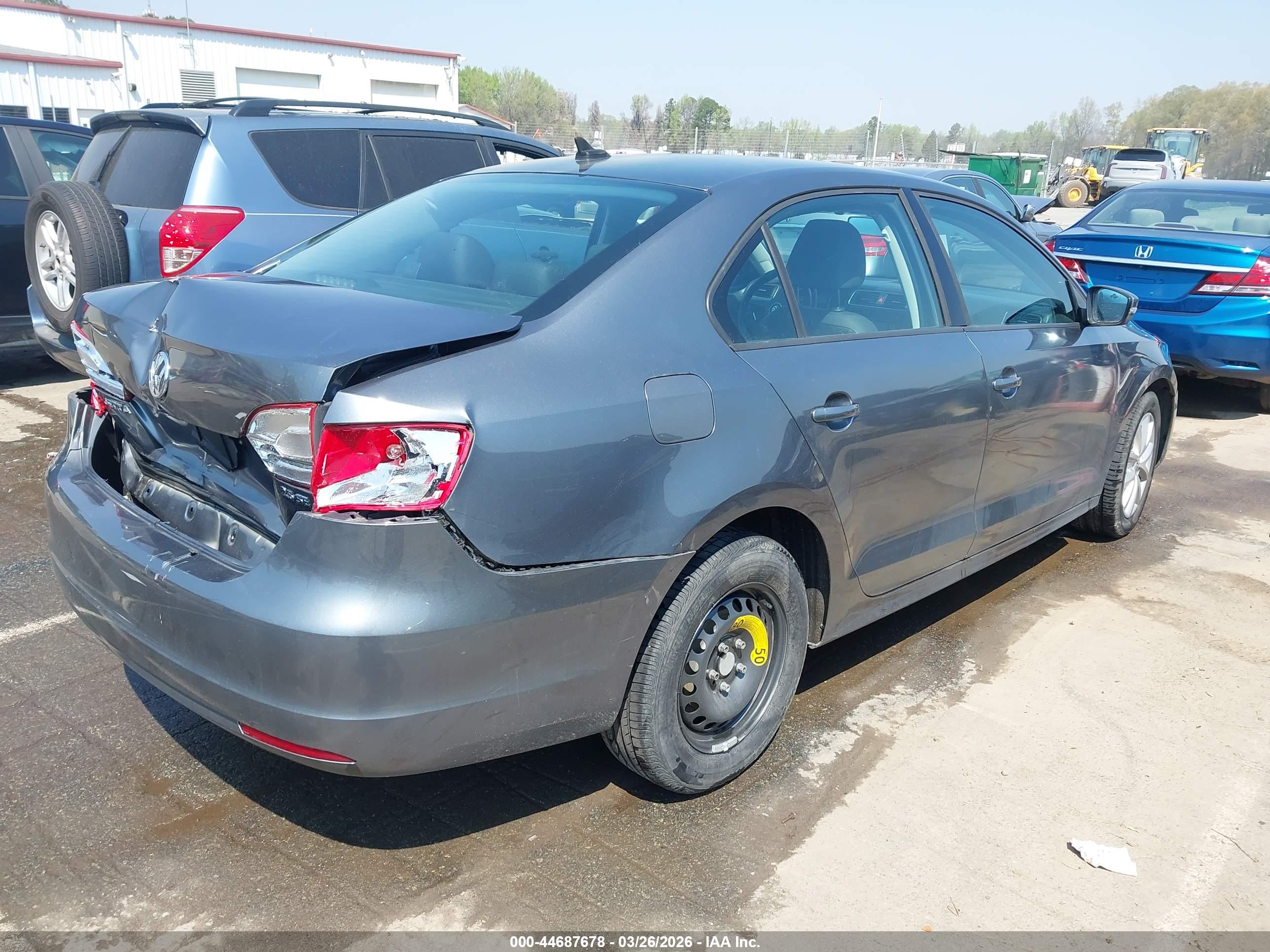 VOLKSWAGEN JETTA image 4