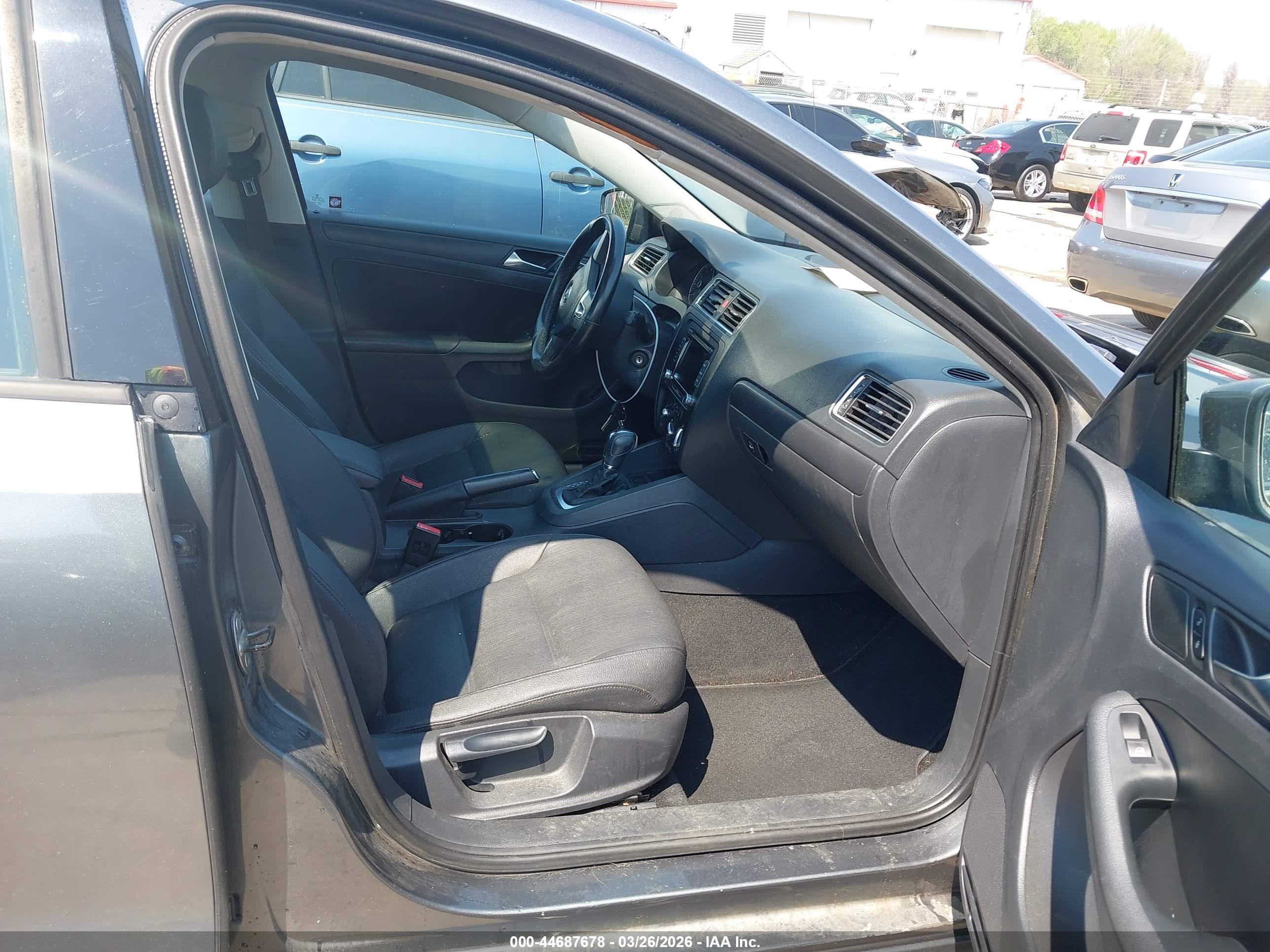 VOLKSWAGEN JETTA image 5