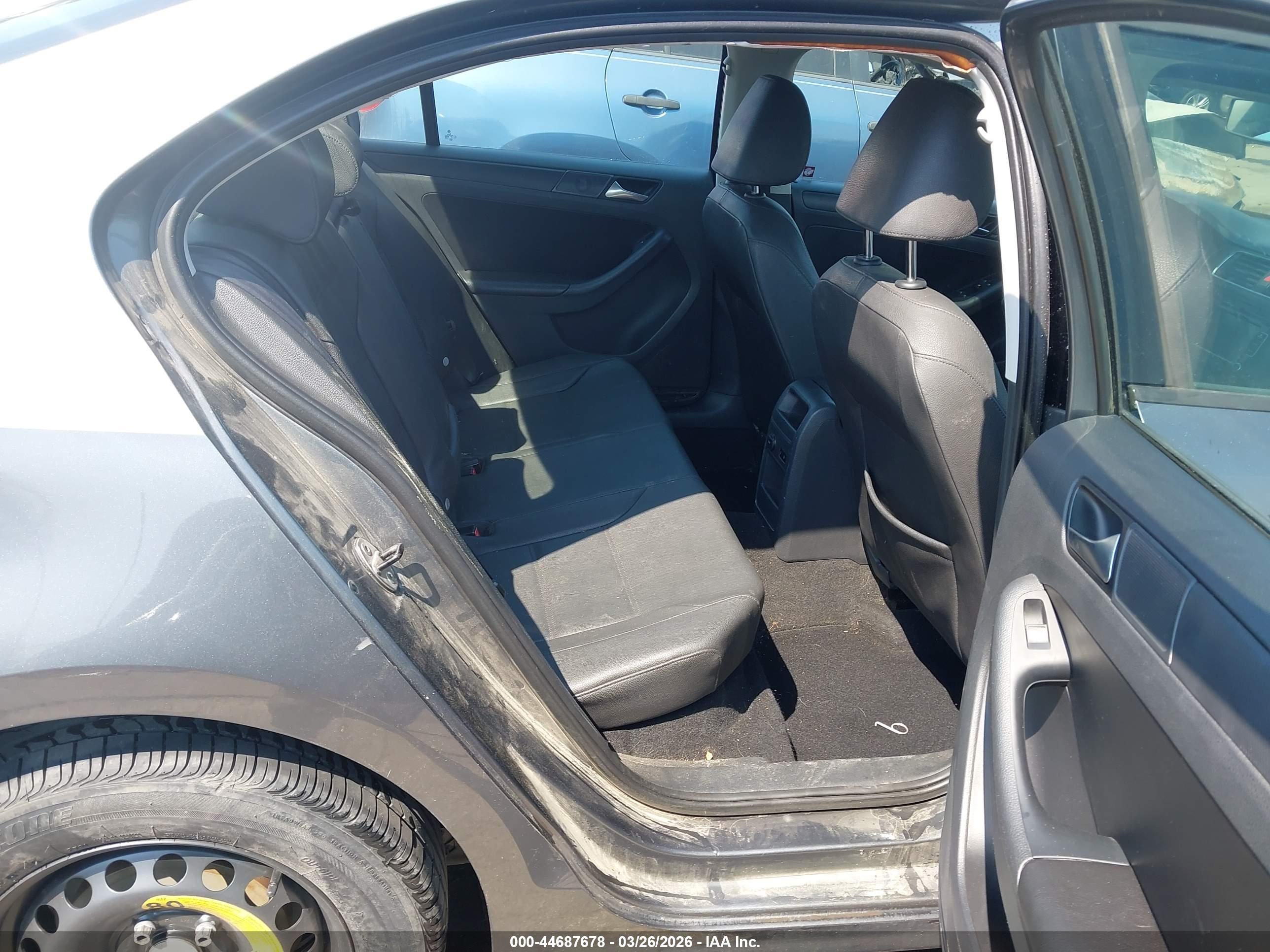 VOLKSWAGEN JETTA image 8