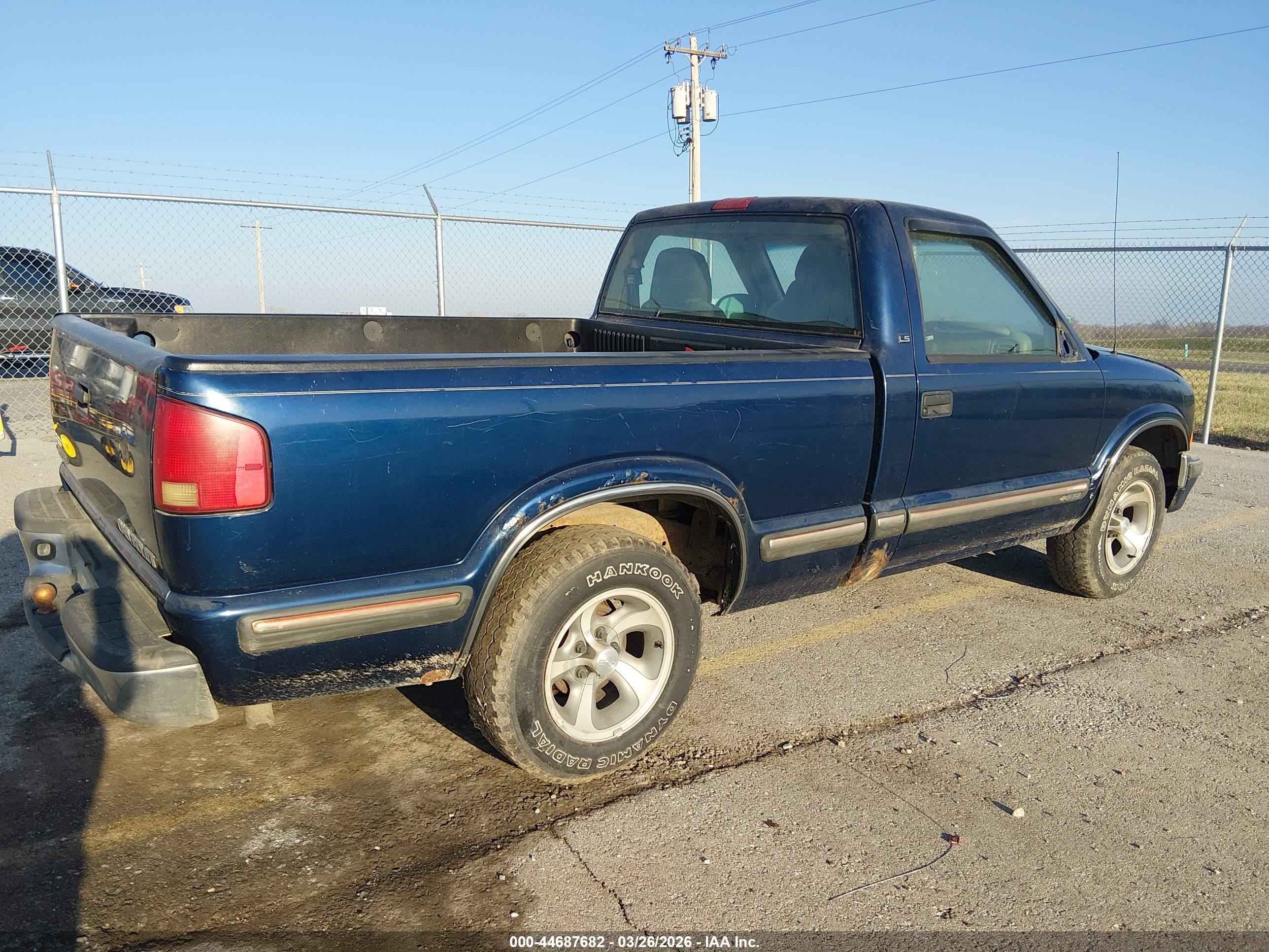 CHEVROLET S-10 image 4