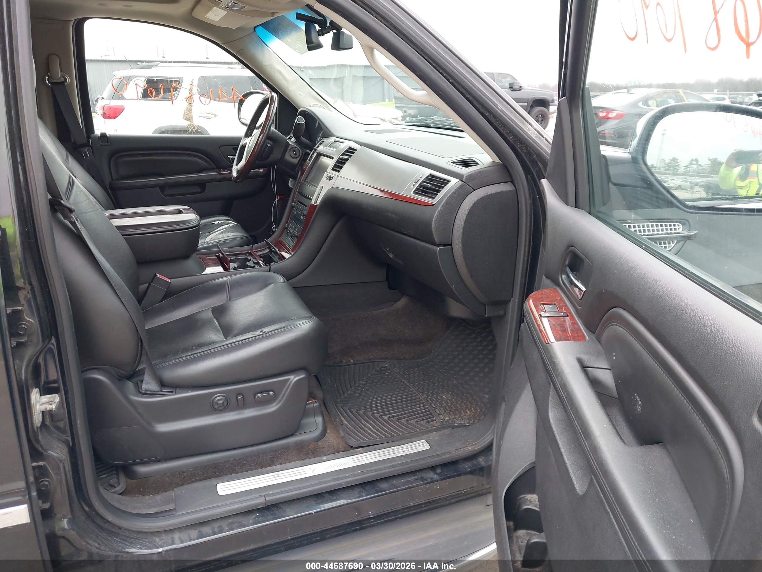 CADILLAC ESCALADE image 5