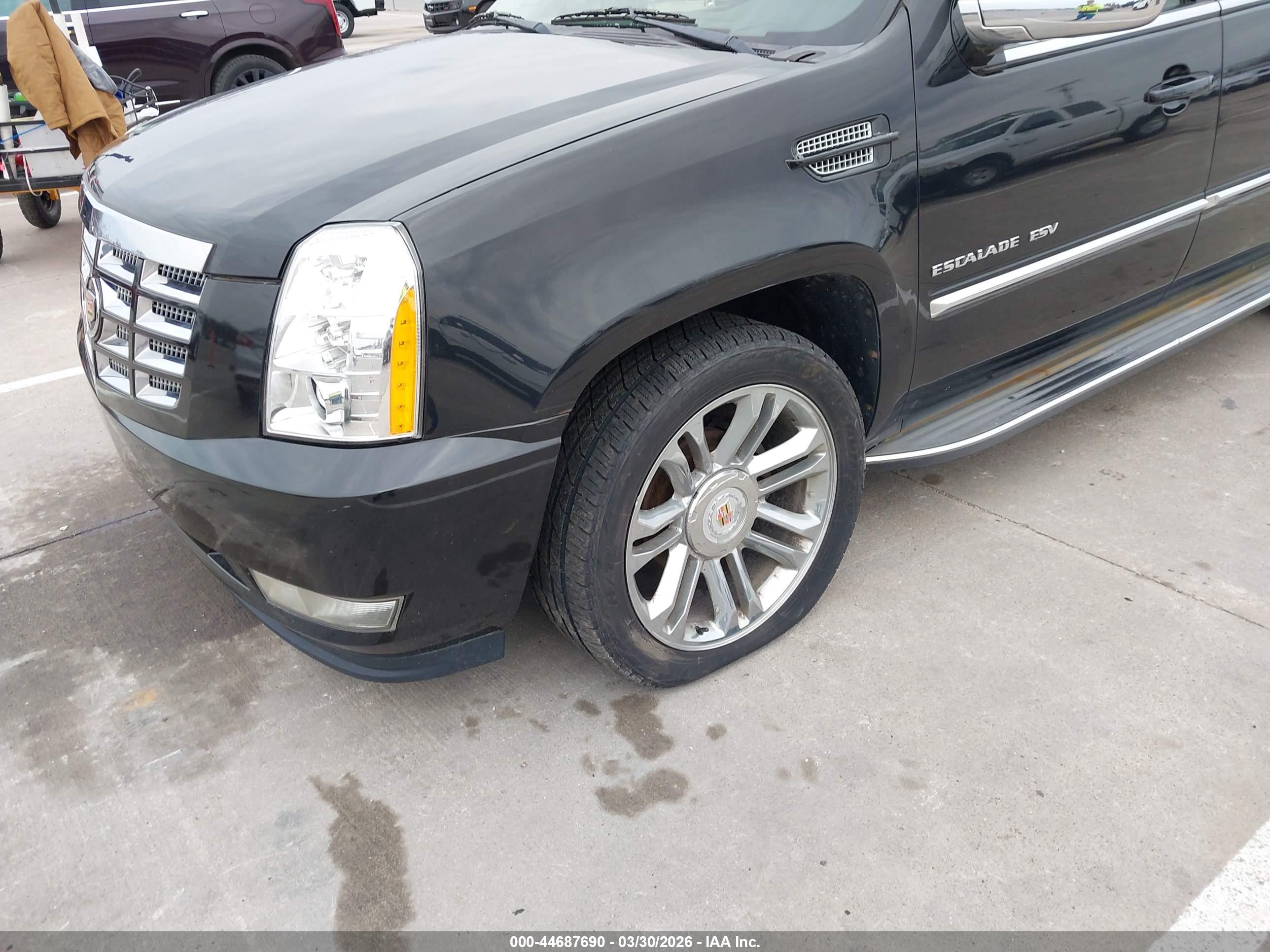 CADILLAC ESCALADE image 6