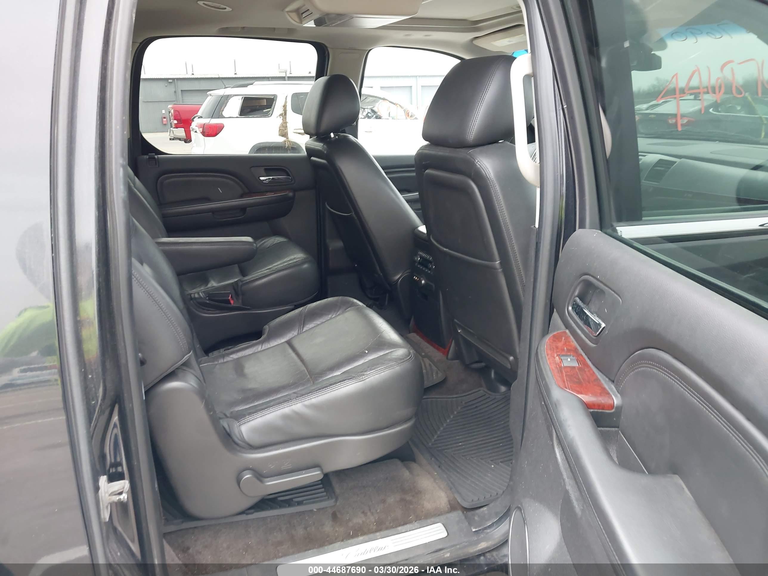 CADILLAC ESCALADE image 8