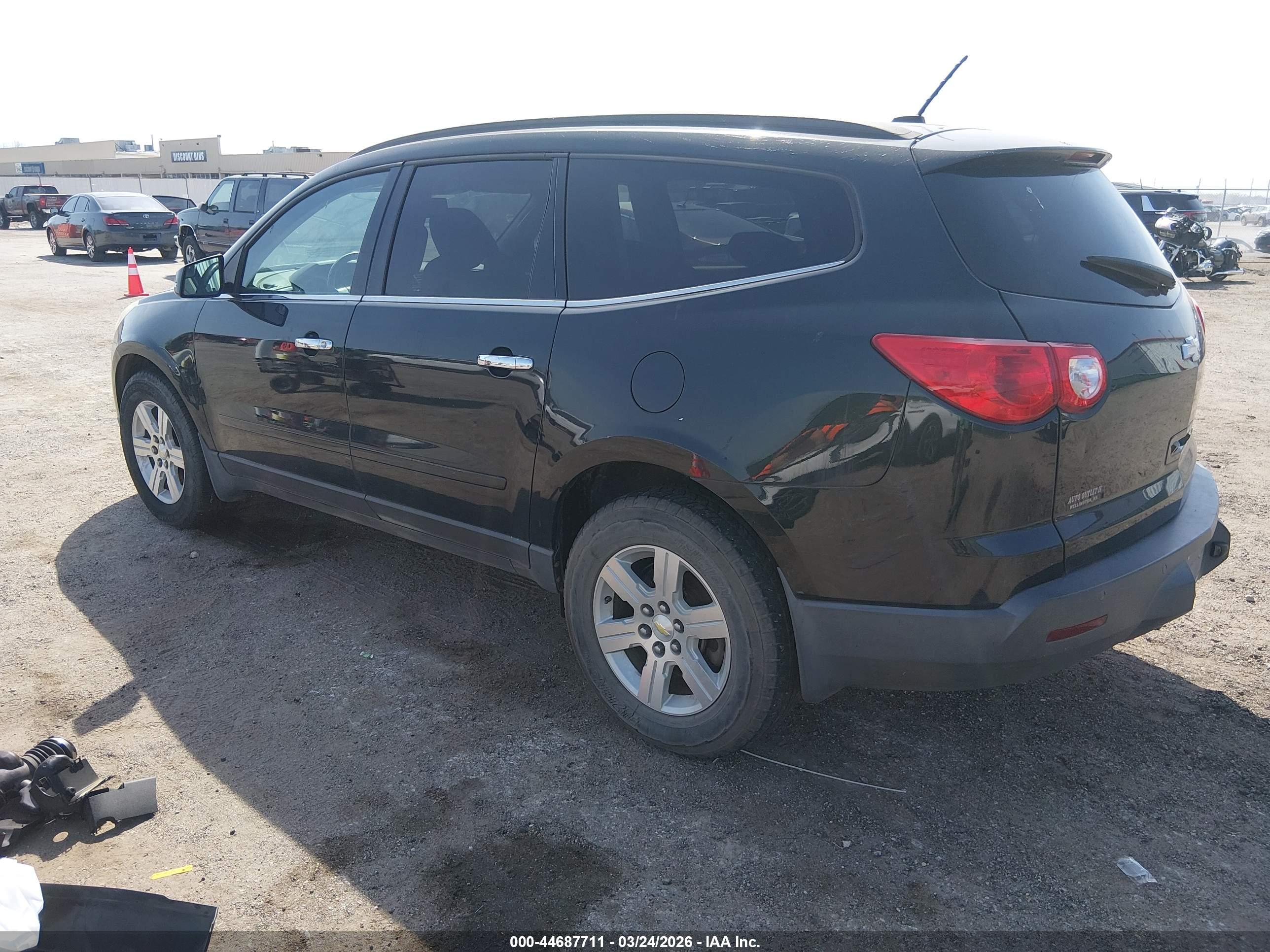 CHEVROLET TRAVERSE image 3