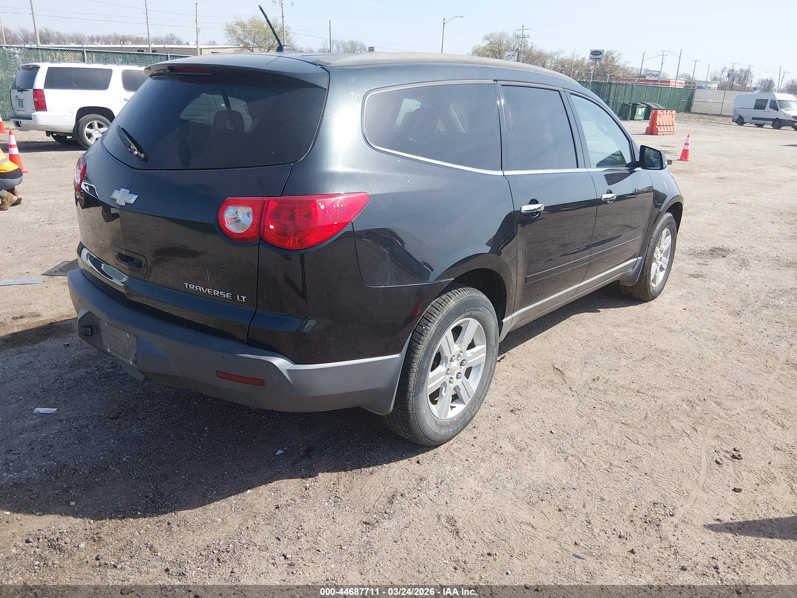 CHEVROLET TRAVERSE image 4