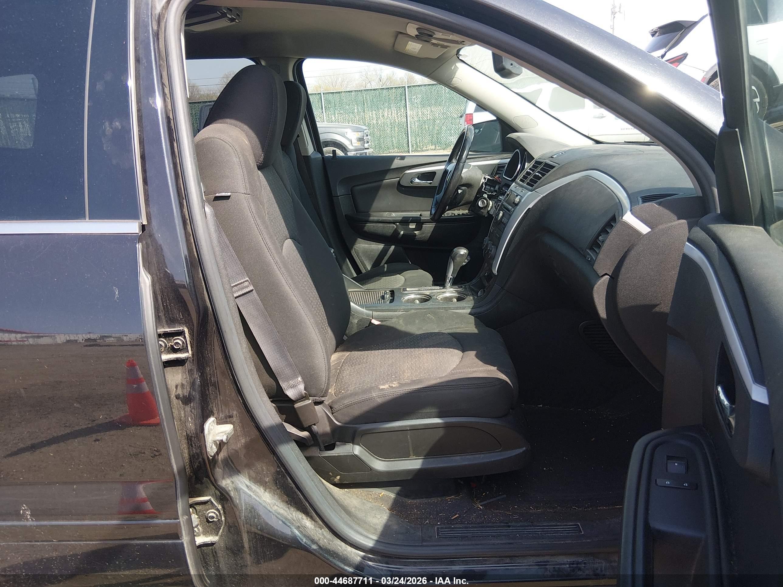 CHEVROLET TRAVERSE image 5