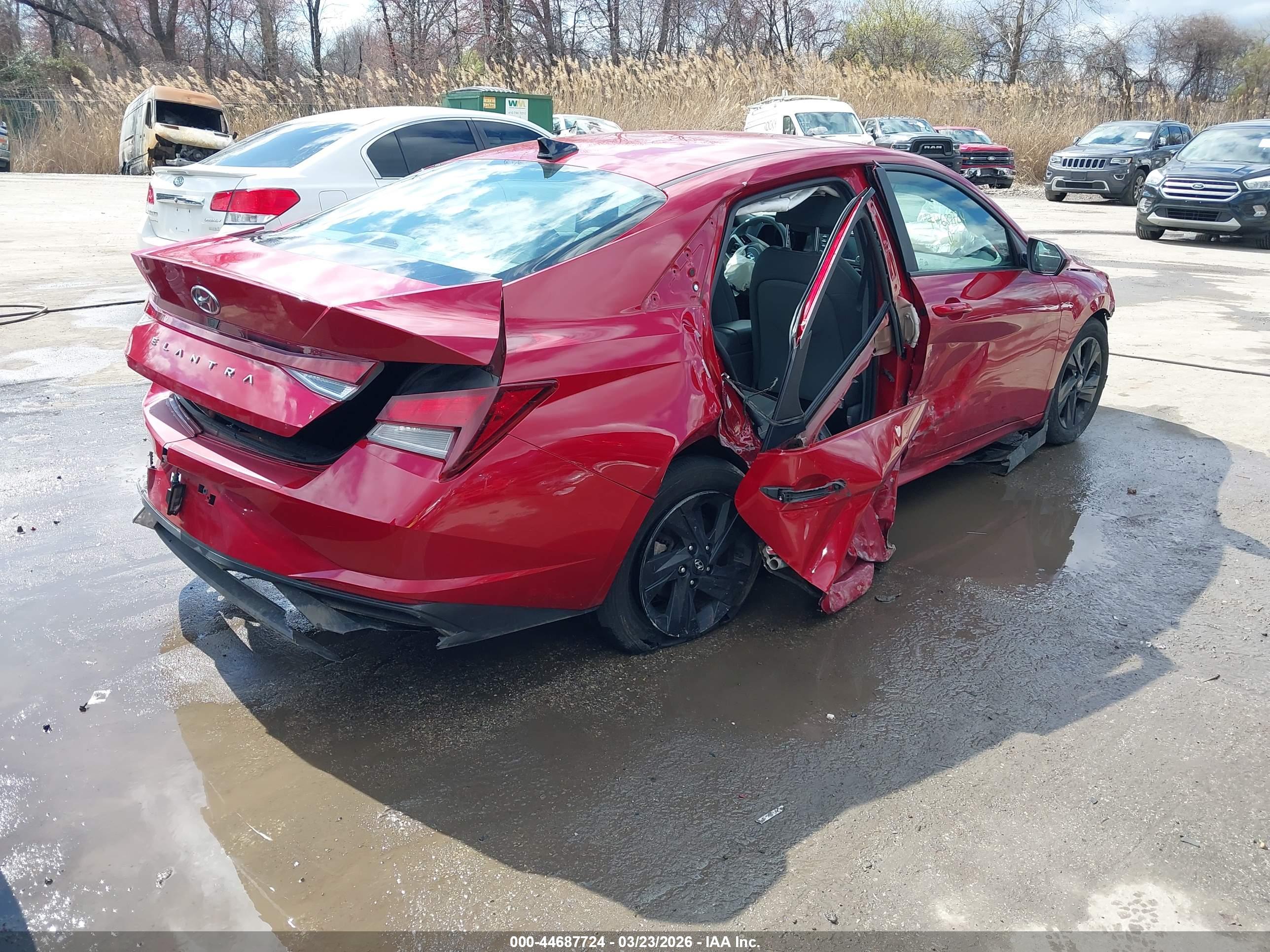 HYUNDAI ELANTRA image 4