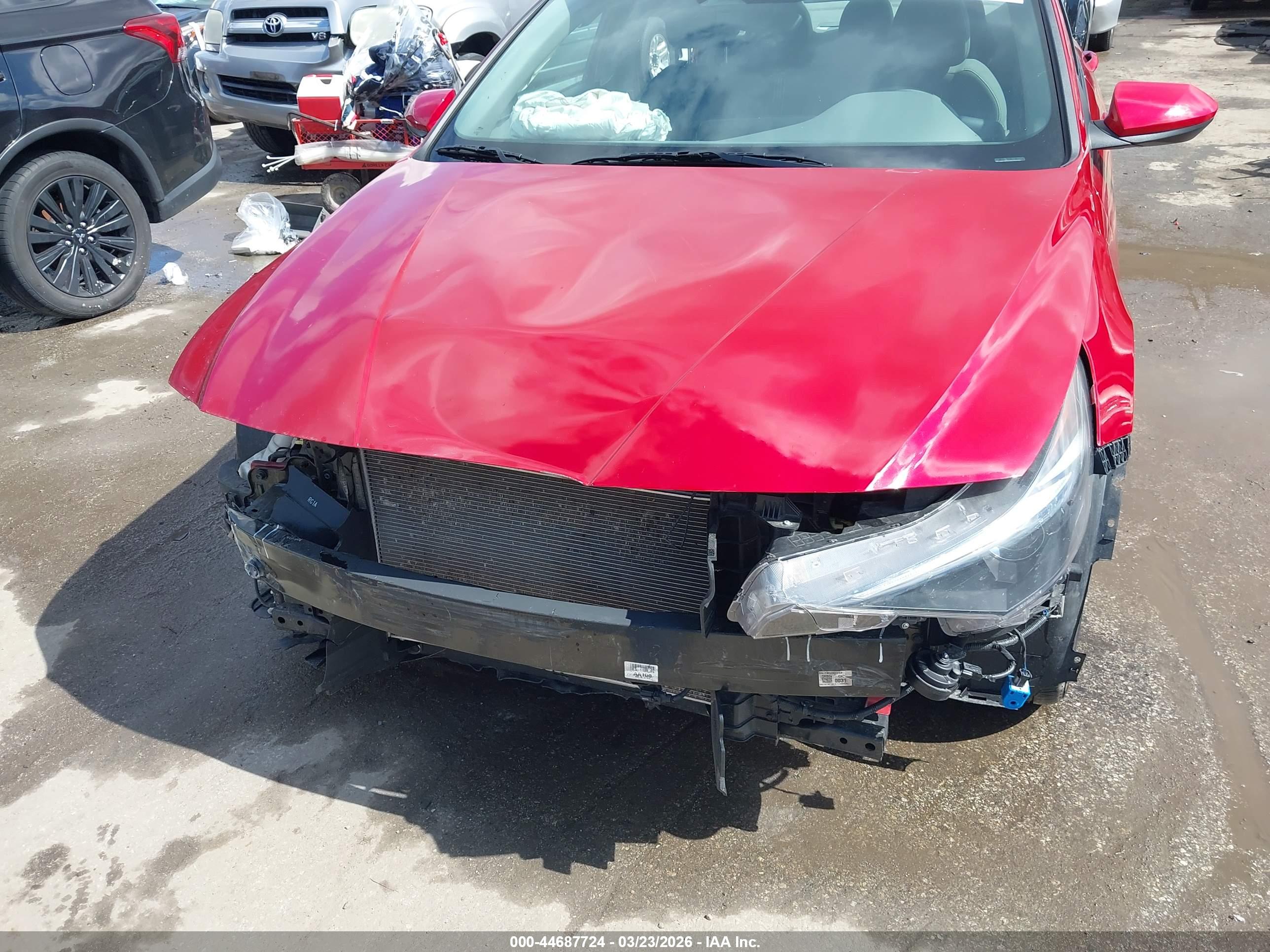 HYUNDAI ELANTRA image 6