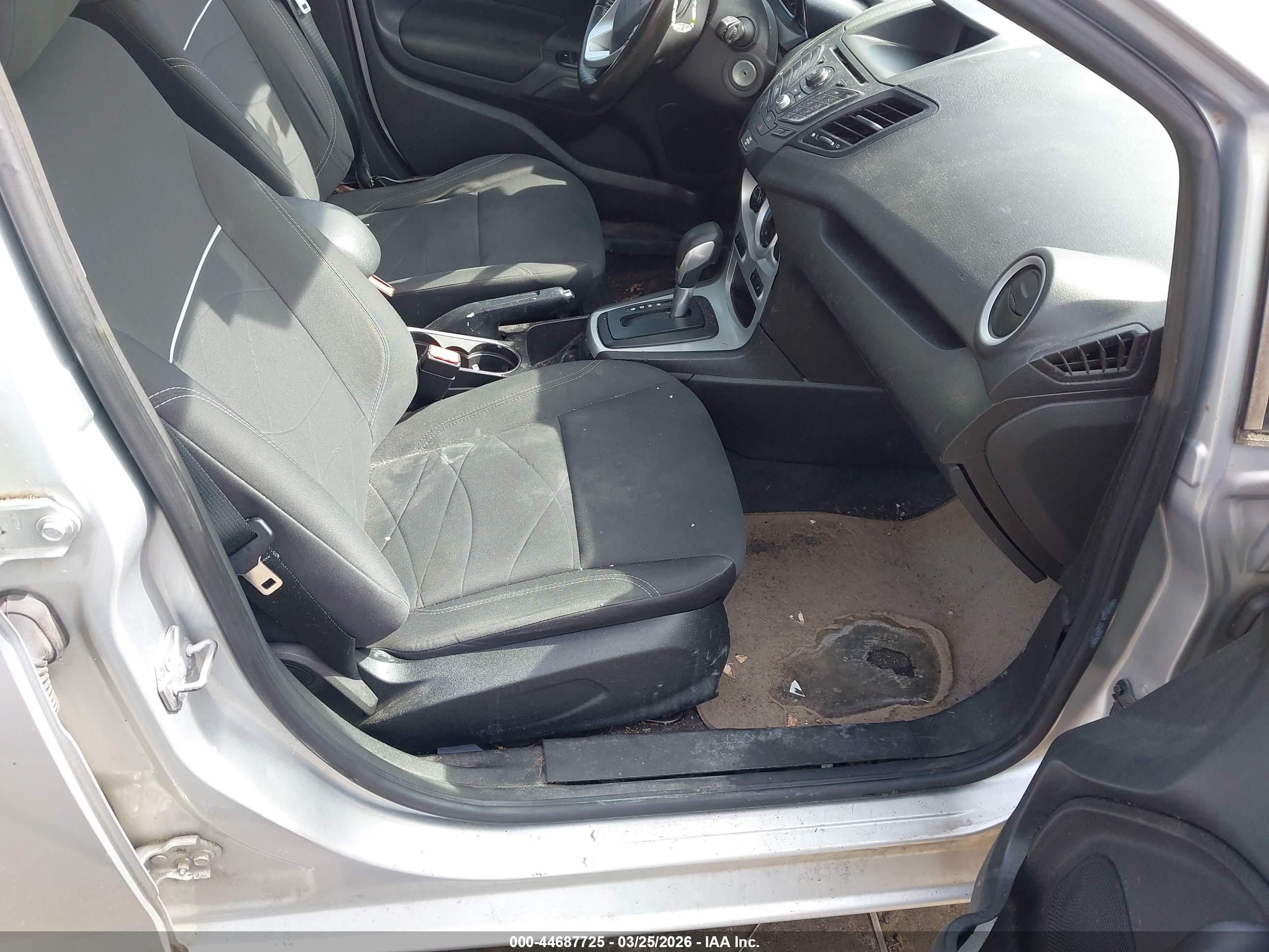 FORD FIESTA image 5