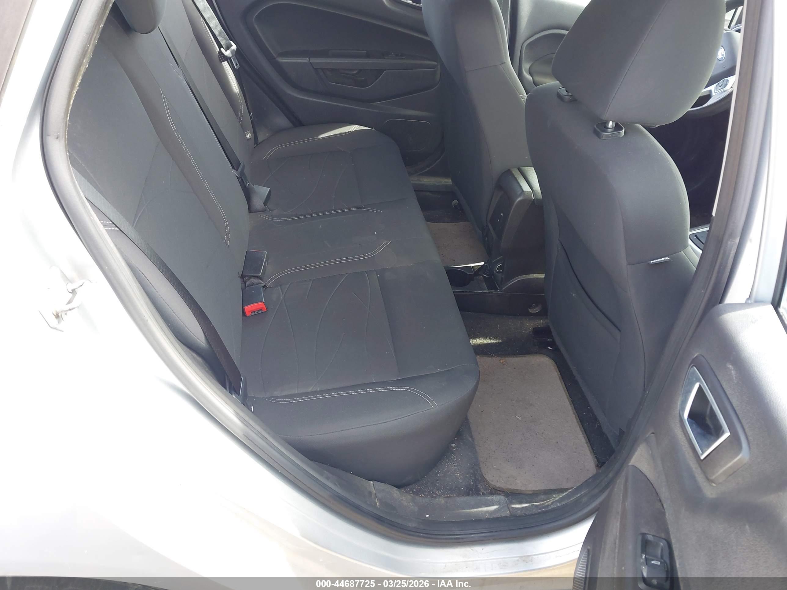 FORD FIESTA image 8