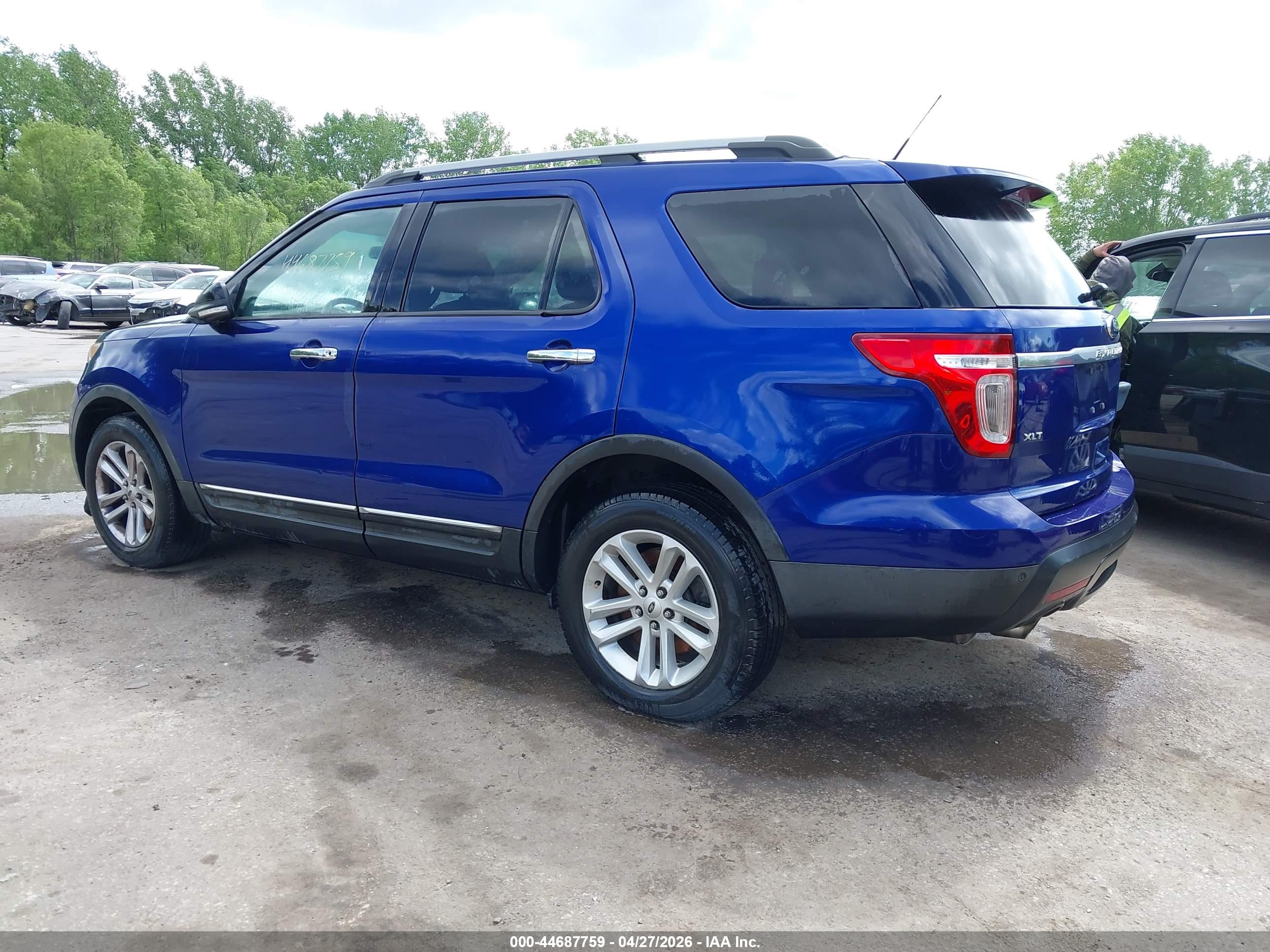 FORD EXPLORER image 3