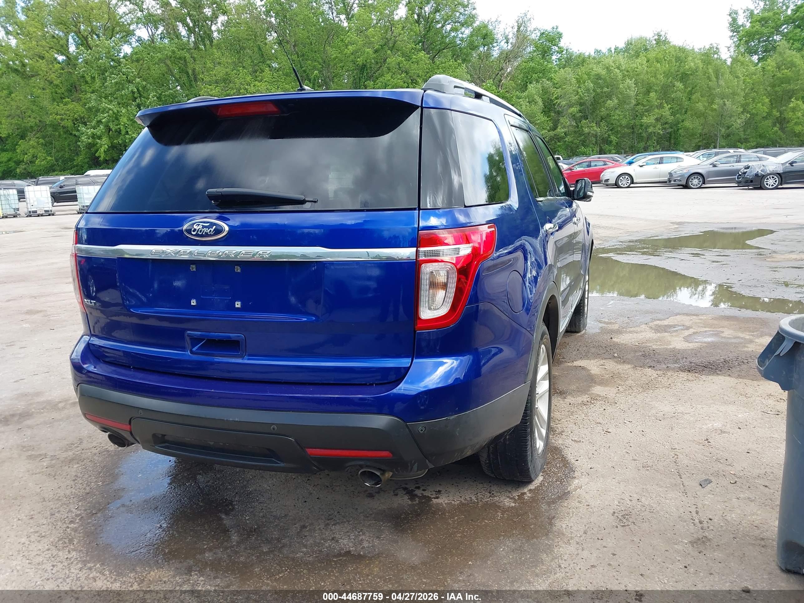 FORD EXPLORER image 4