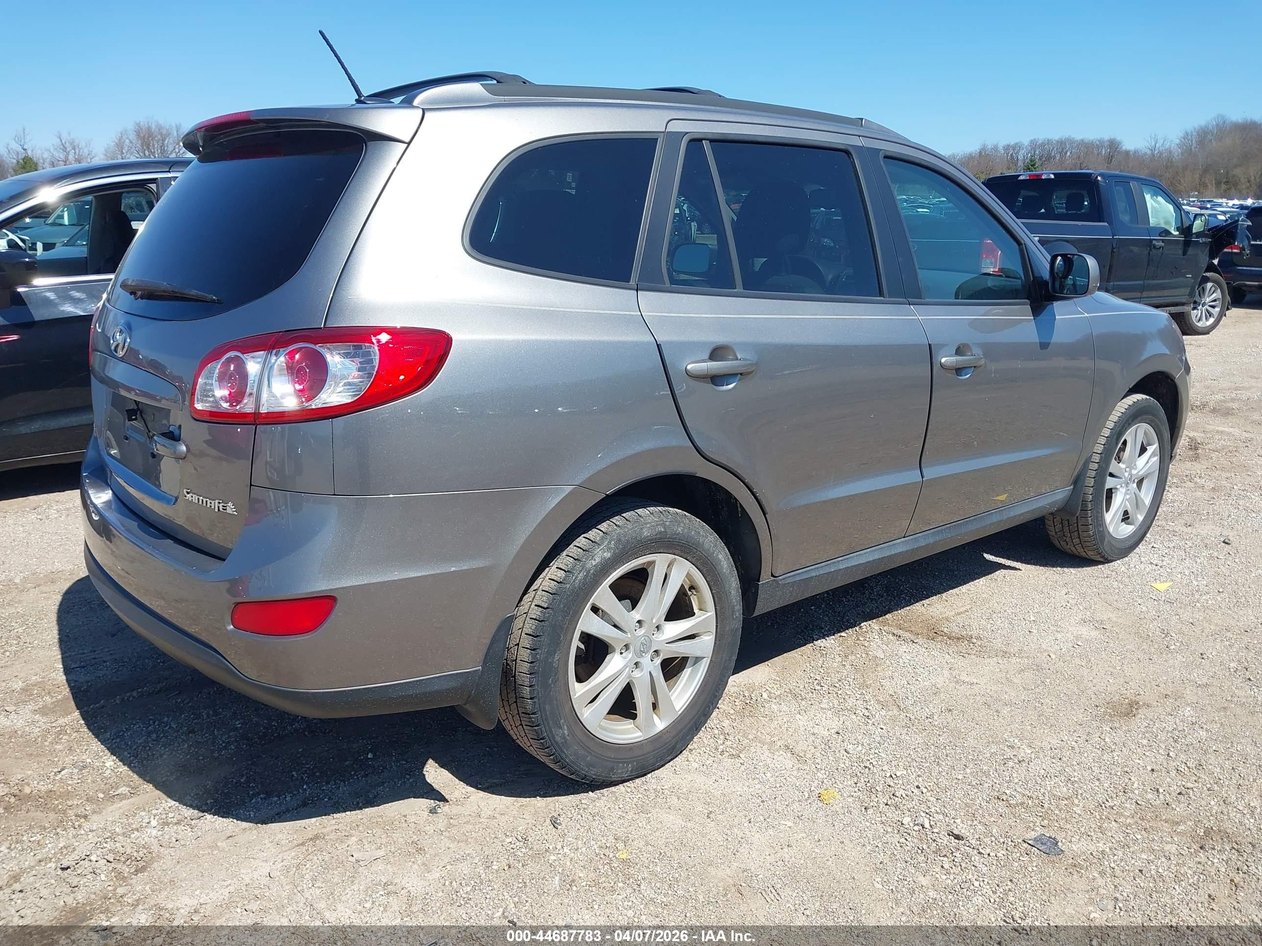 HYUNDAI SANTA image 4