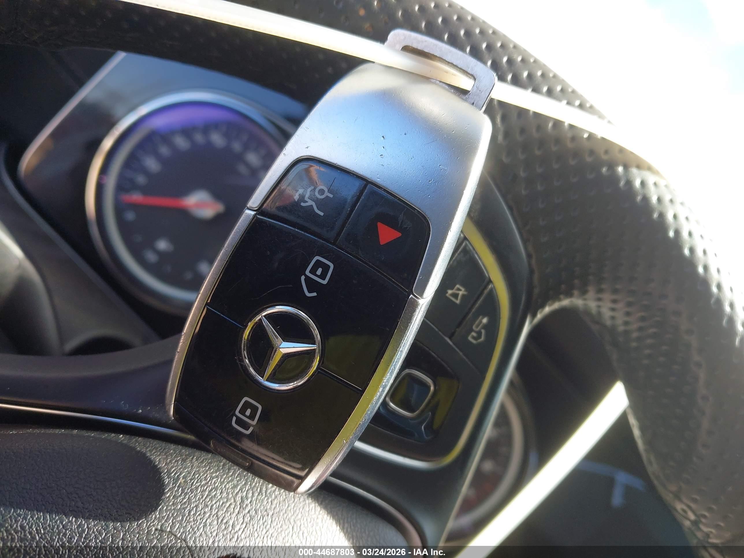 MERCEDES-BENZ E image 11