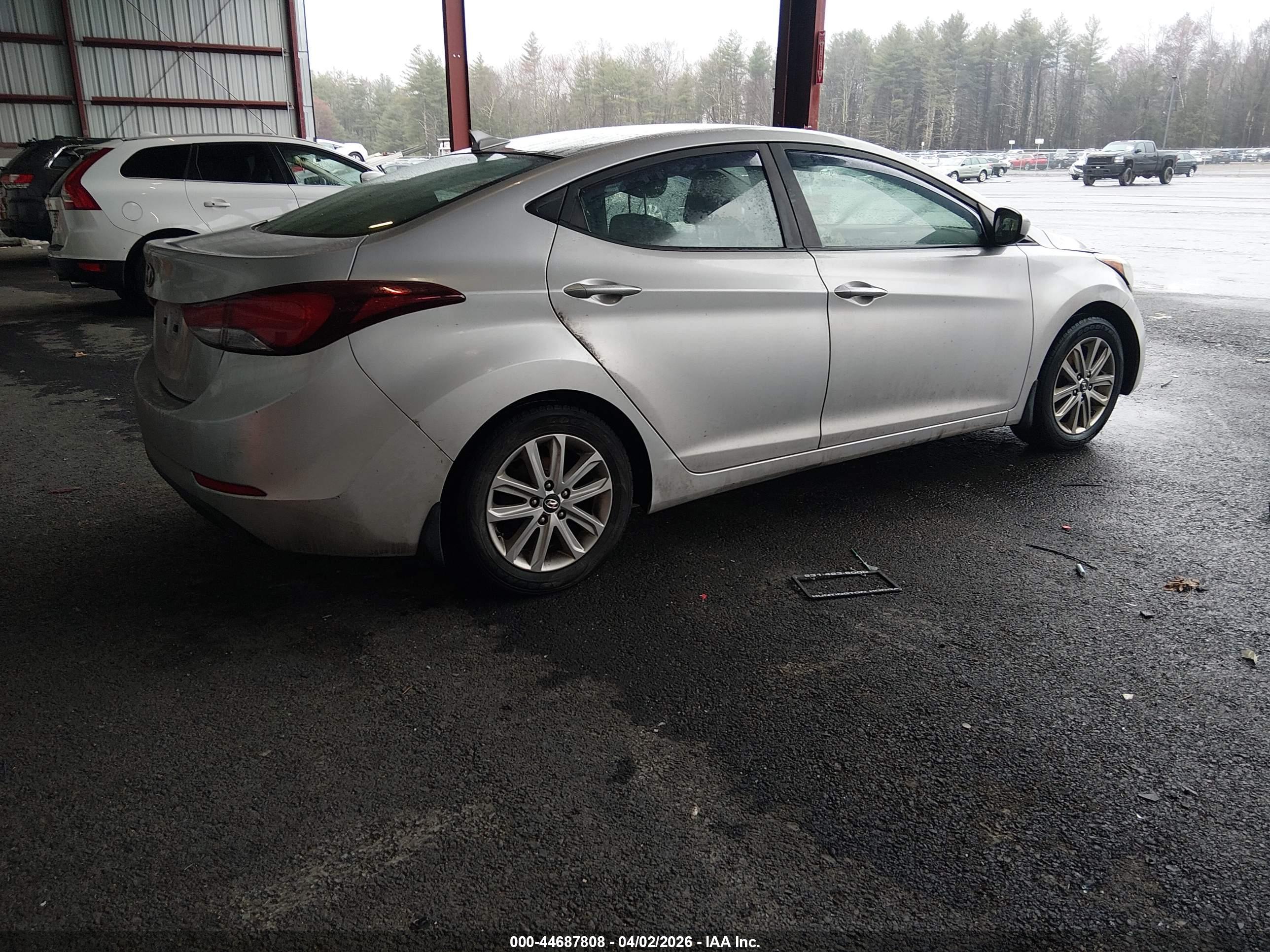 HYUNDAI ELANTRA image 4