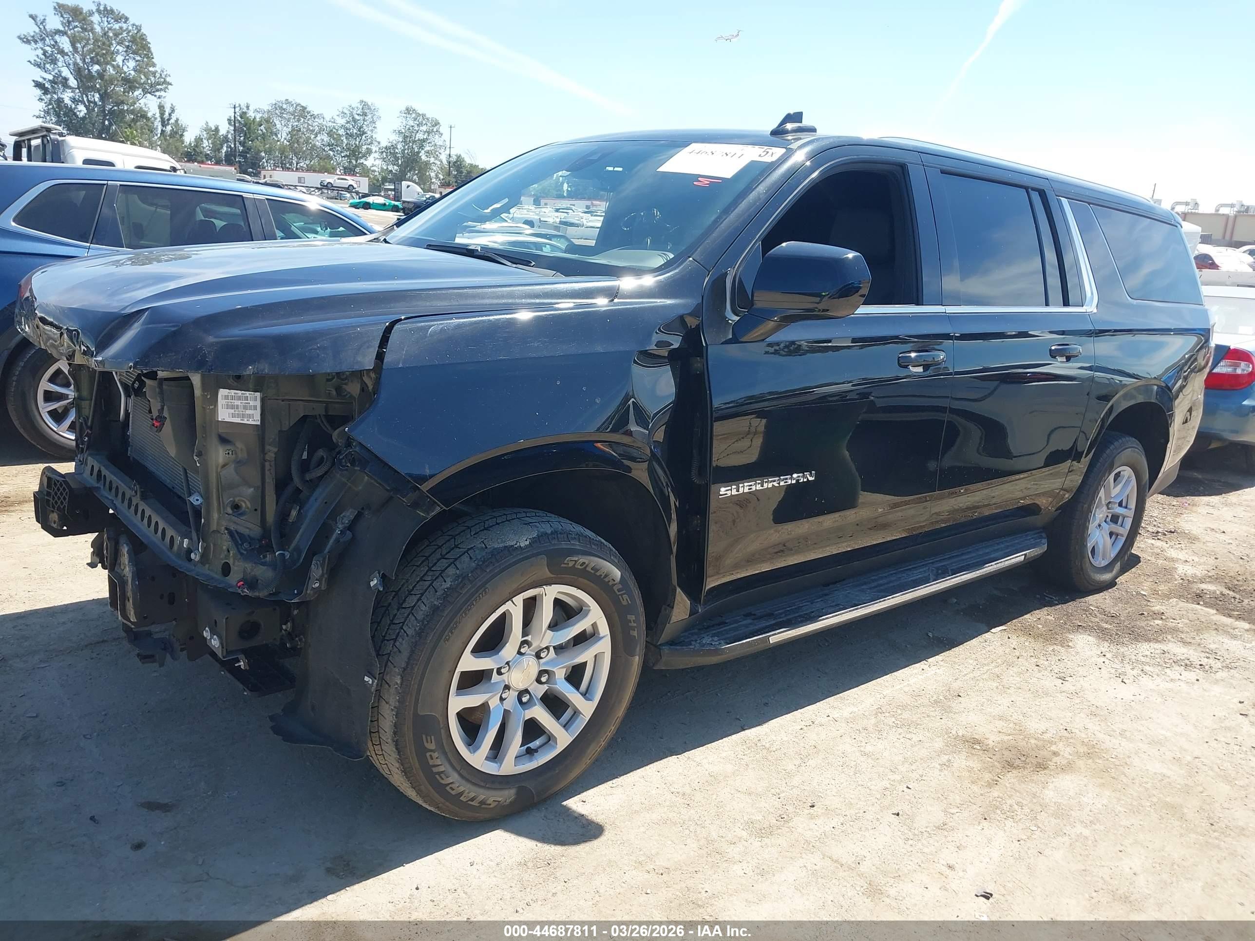 CHEVROLET SUBURBAN image 2