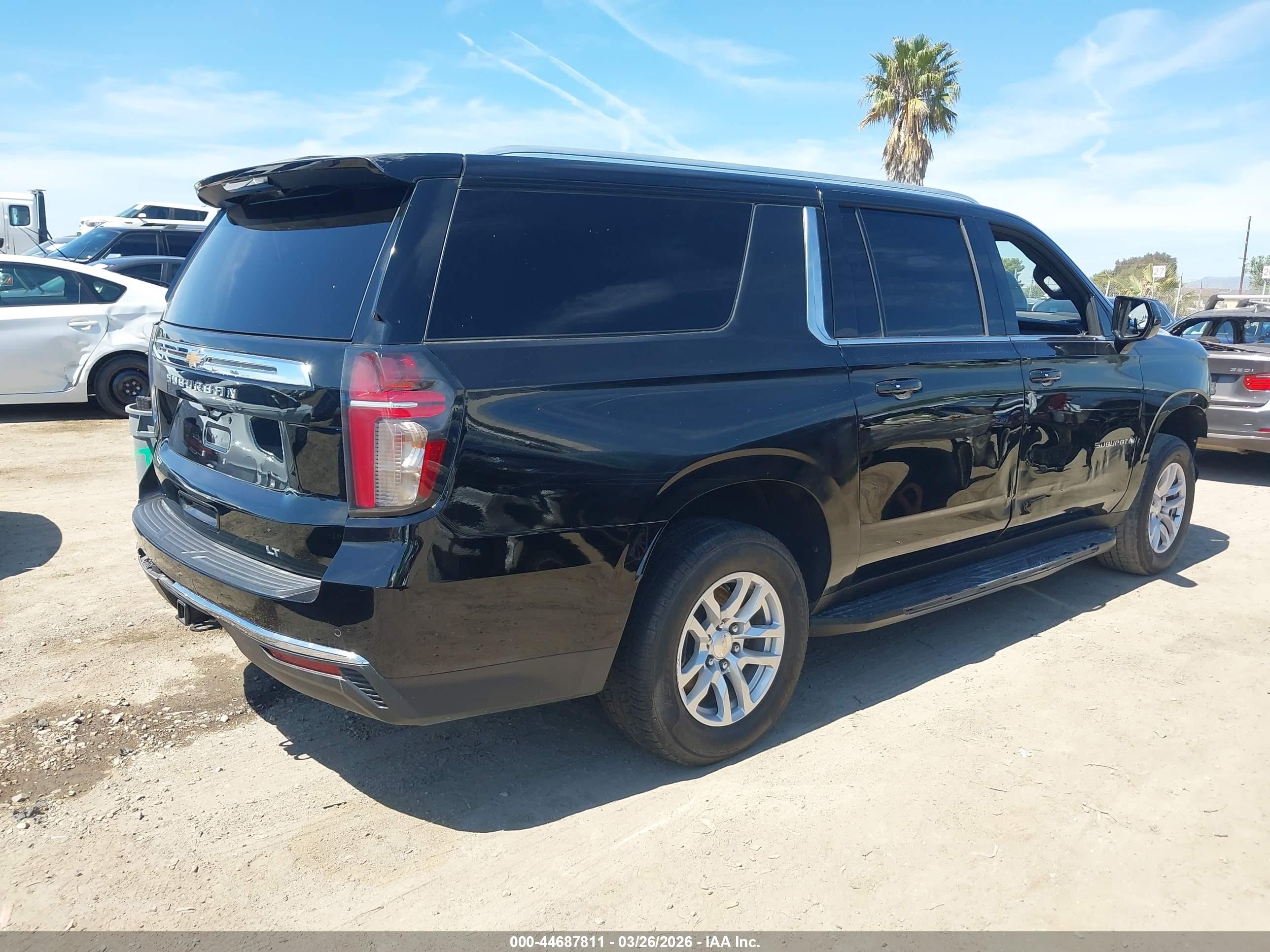 CHEVROLET SUBURBAN image 4