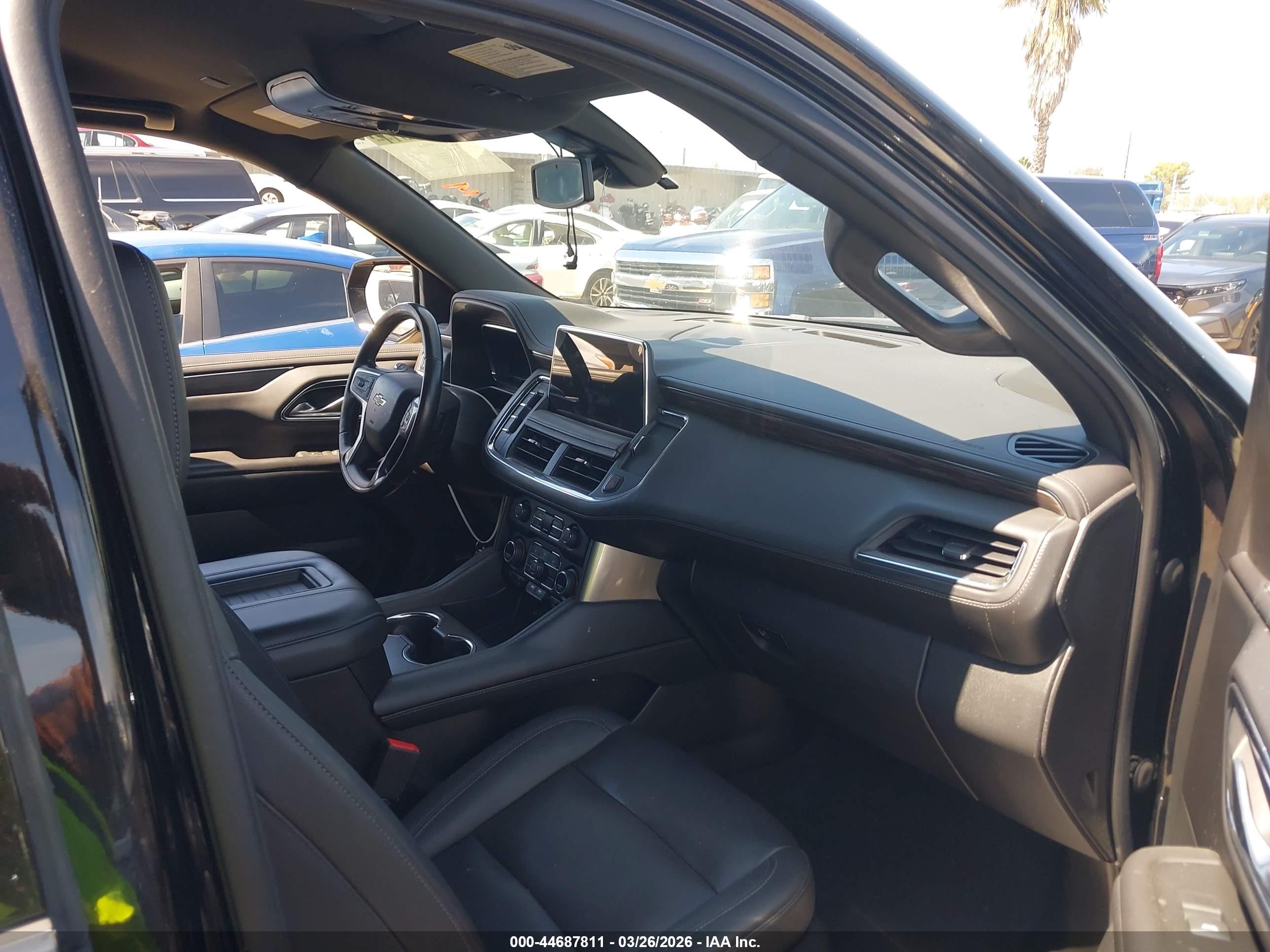 CHEVROLET SUBURBAN image 5