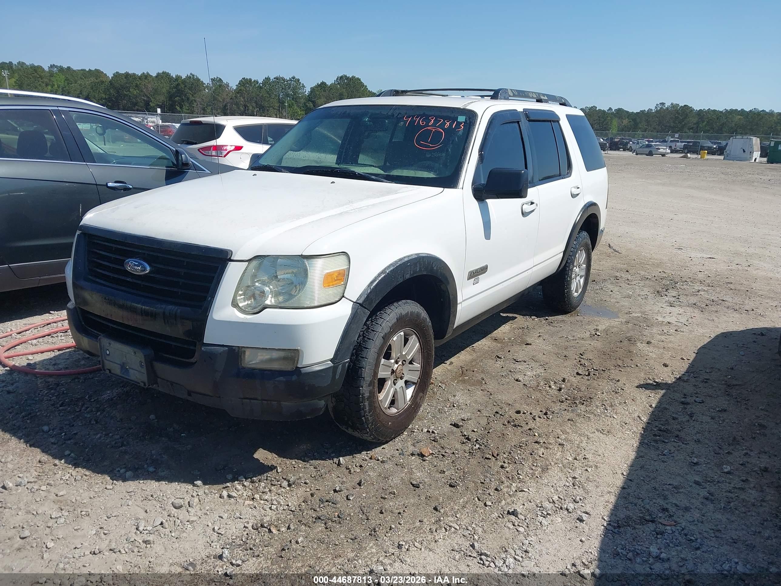 FORD EXPLORER image 2