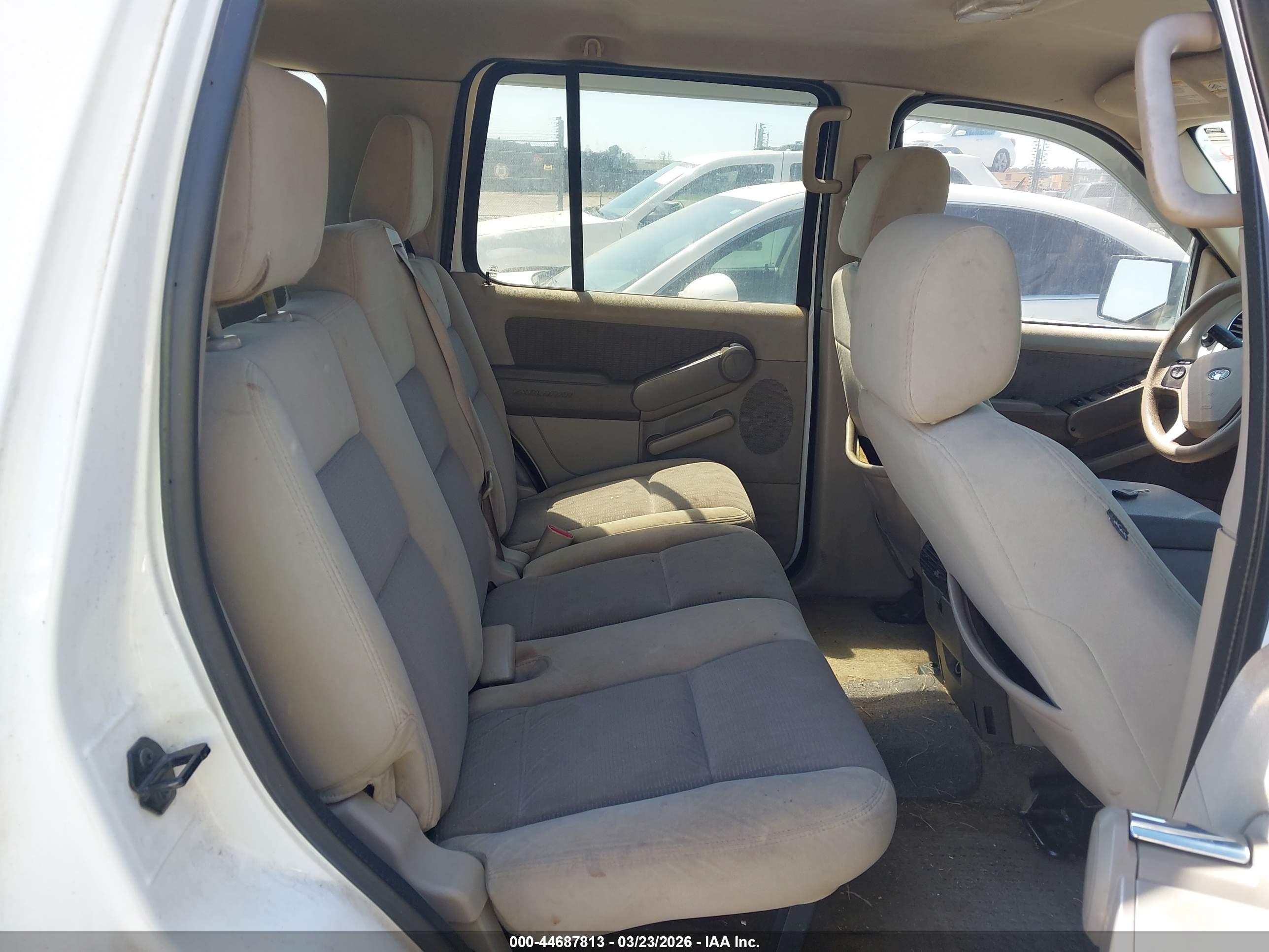FORD EXPLORER image 8