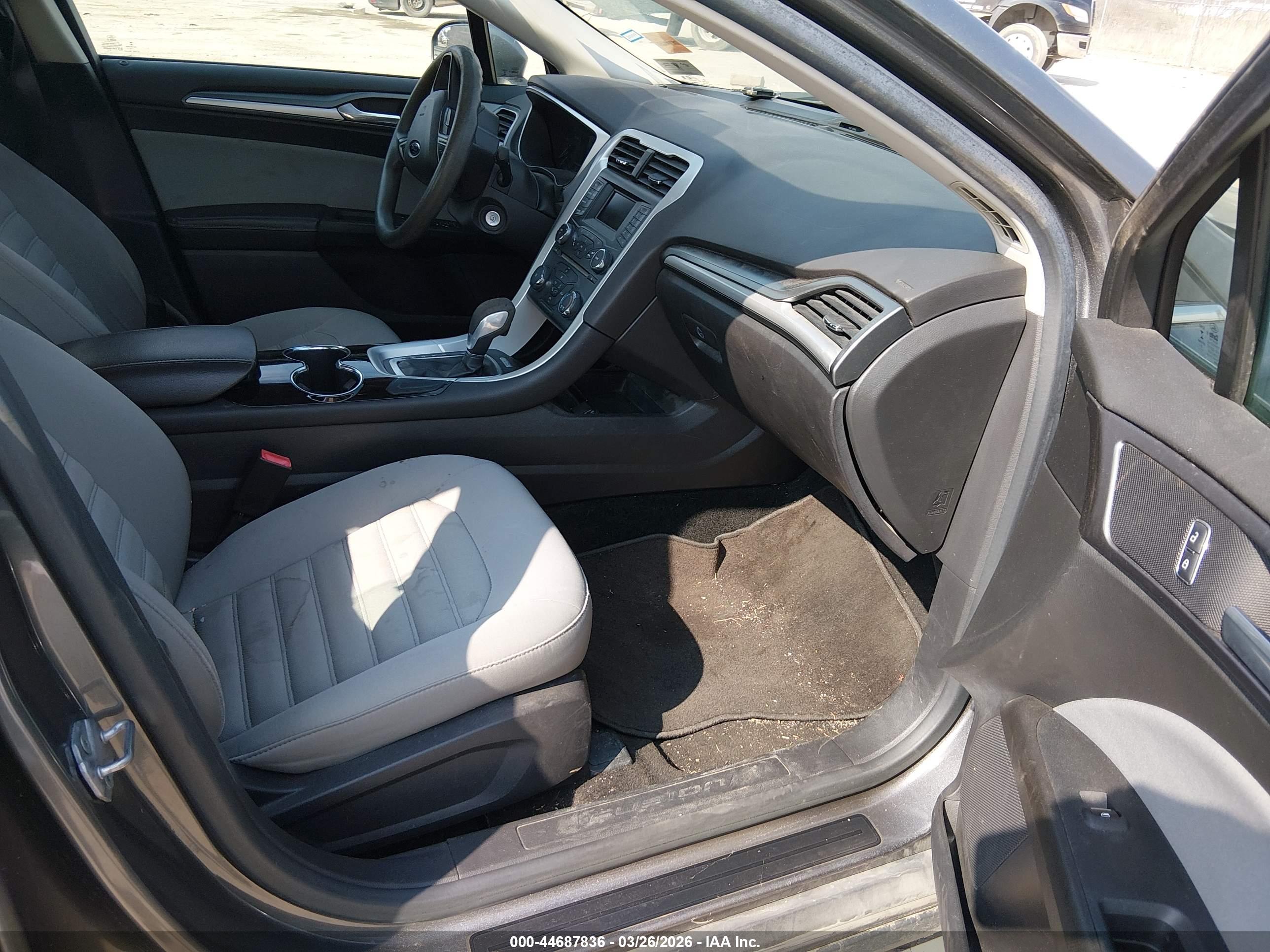 FORD FUSION image 5