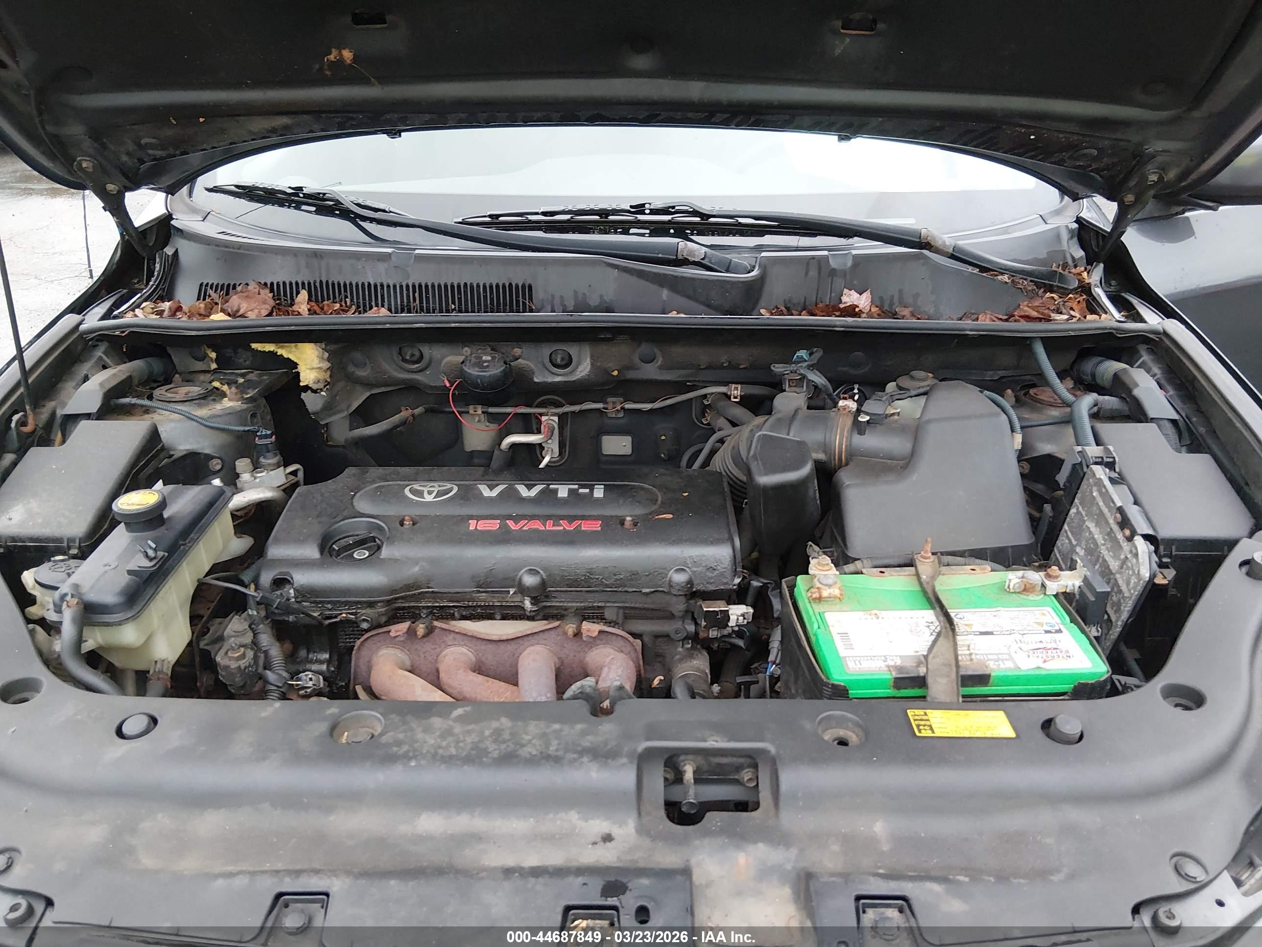 TOYOTA RAV4 image 10