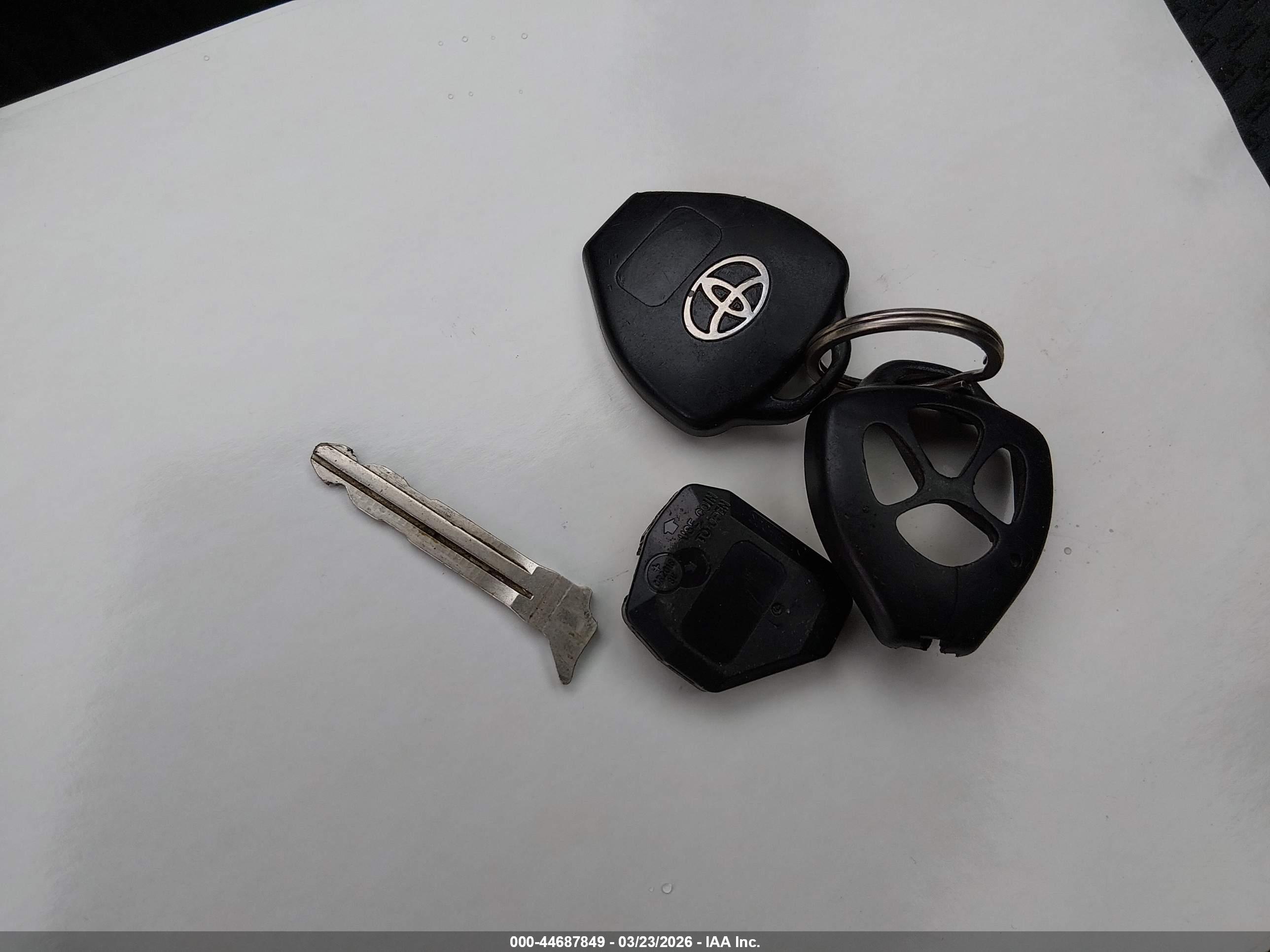 TOYOTA RAV4 image 11