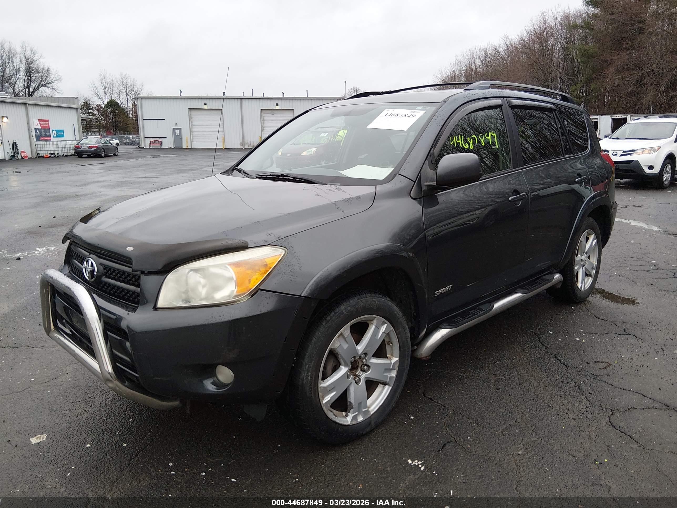TOYOTA RAV4 image 2