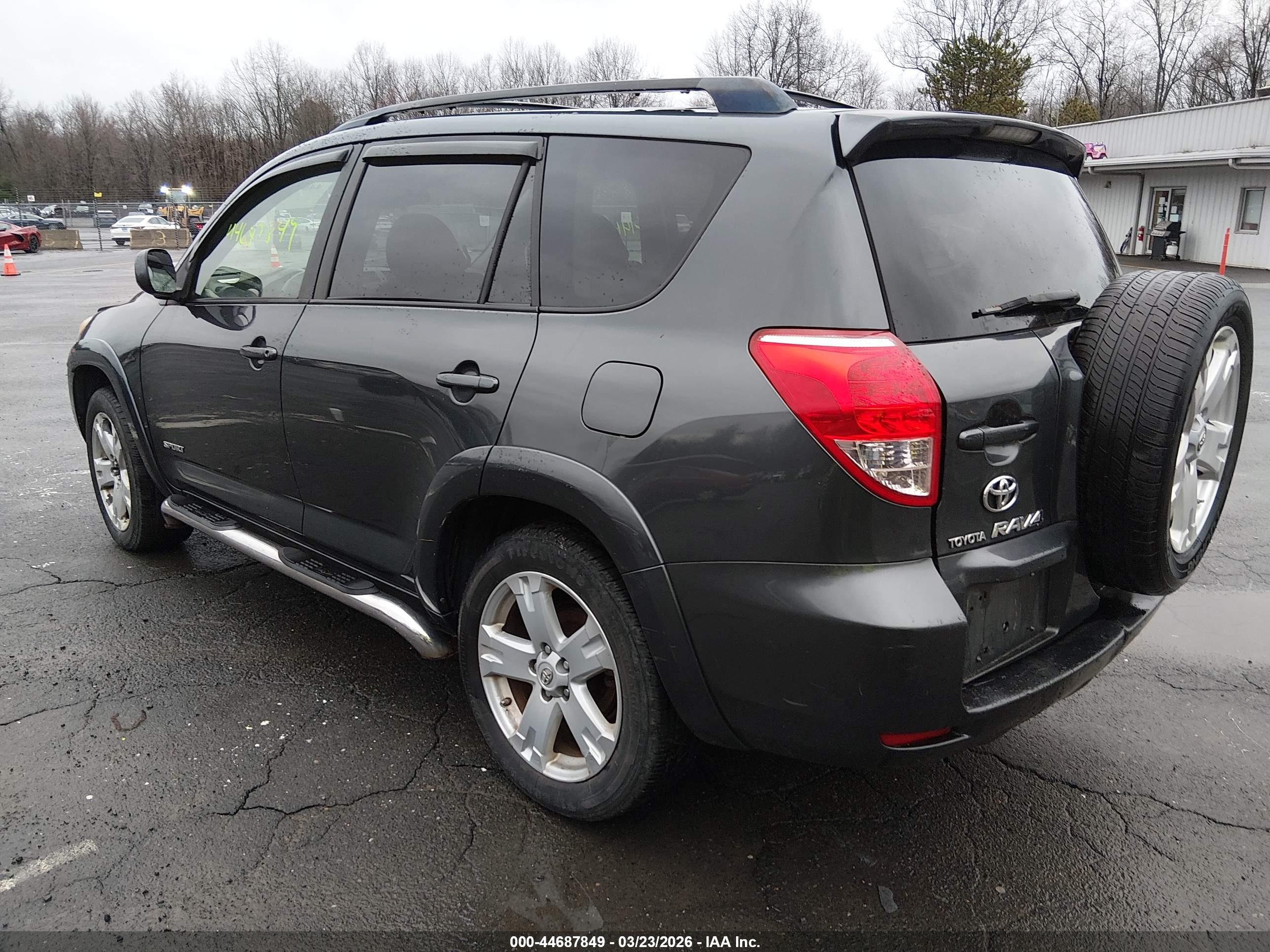 TOYOTA RAV4 image 3