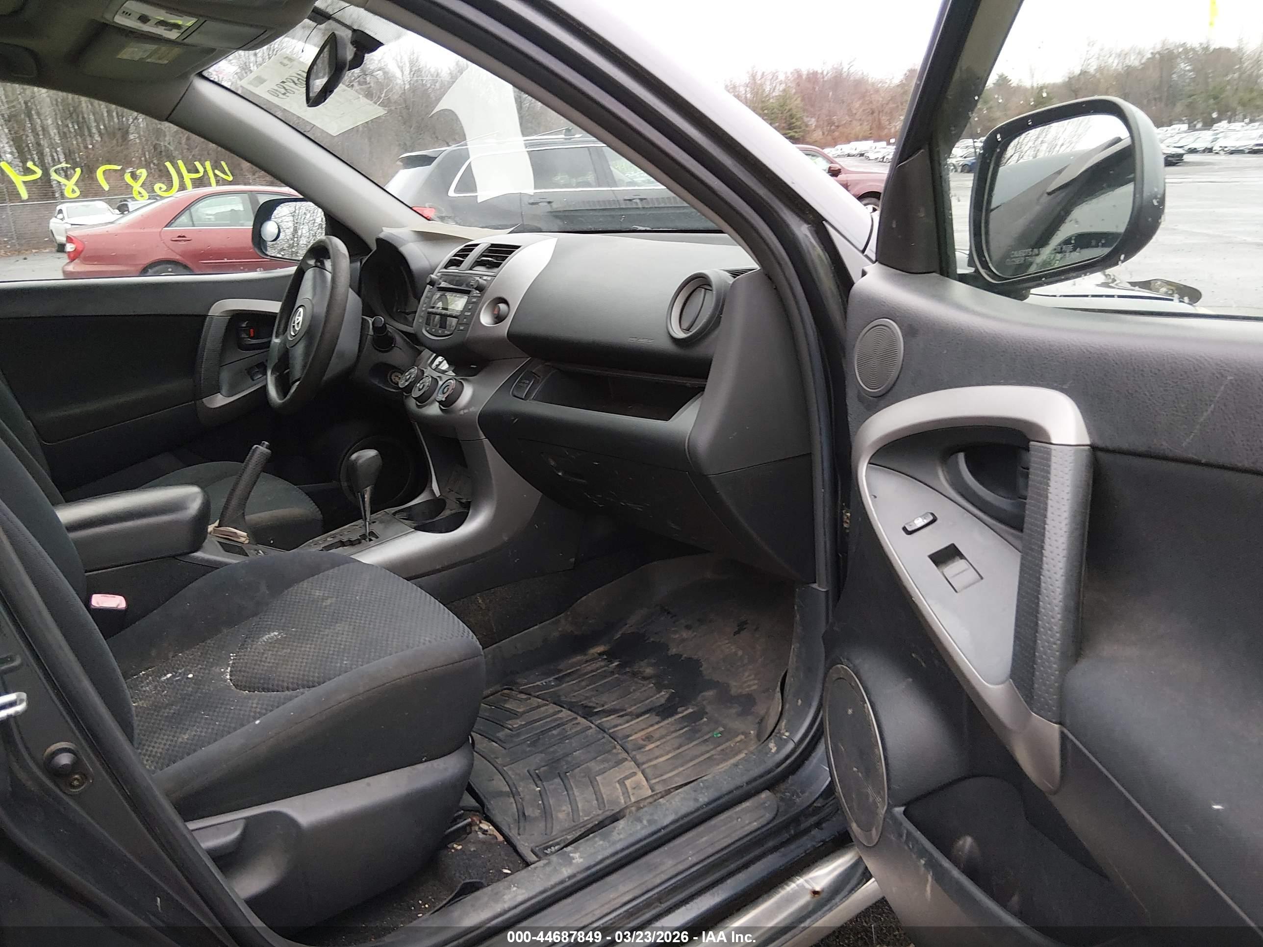 TOYOTA RAV4 image 5