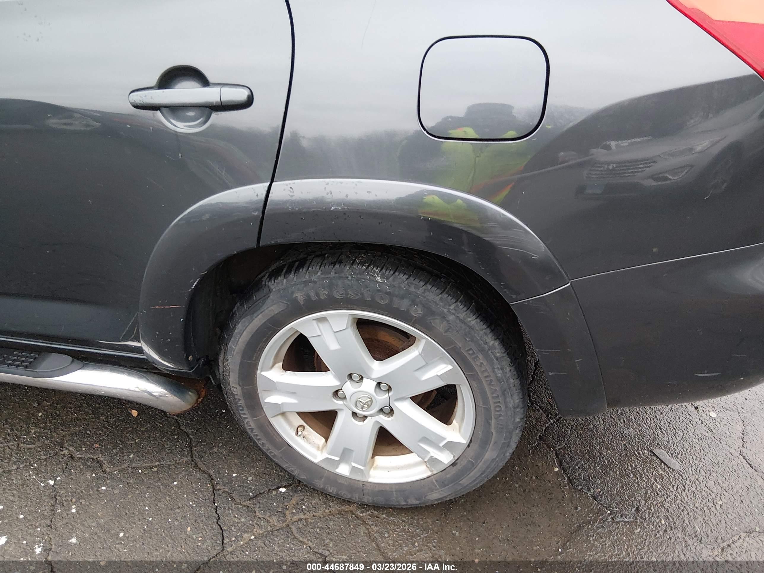 TOYOTA RAV4 image 6