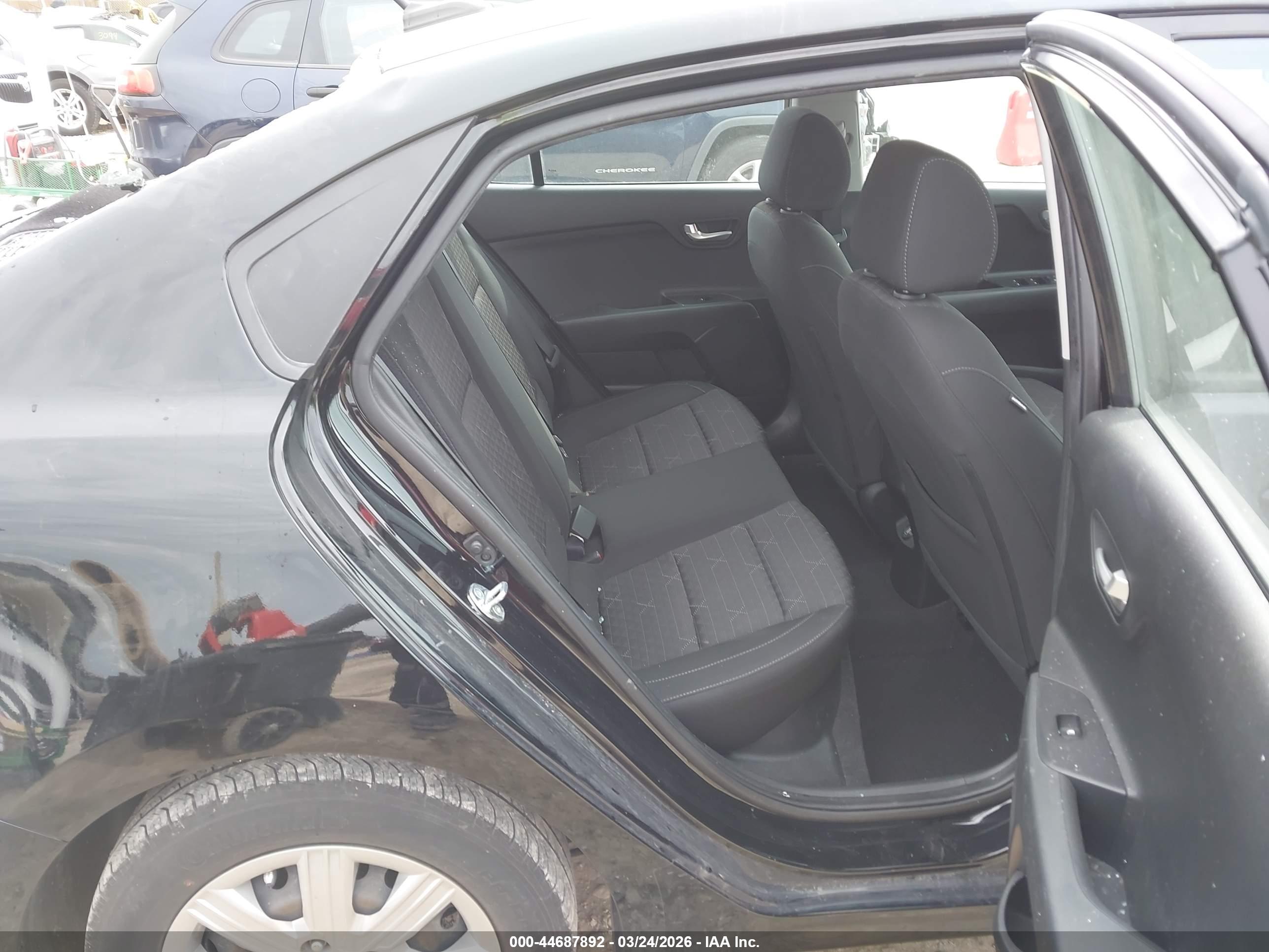 KIA RIO image 8
