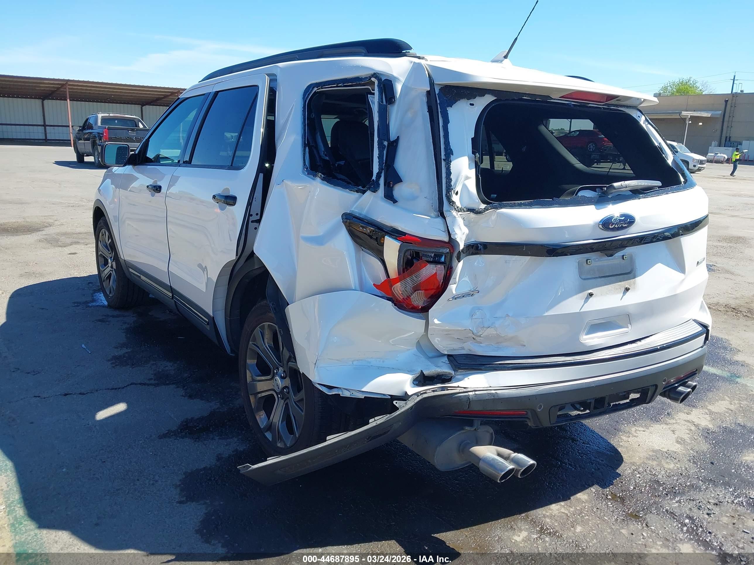 FORD EXPLORER image 3