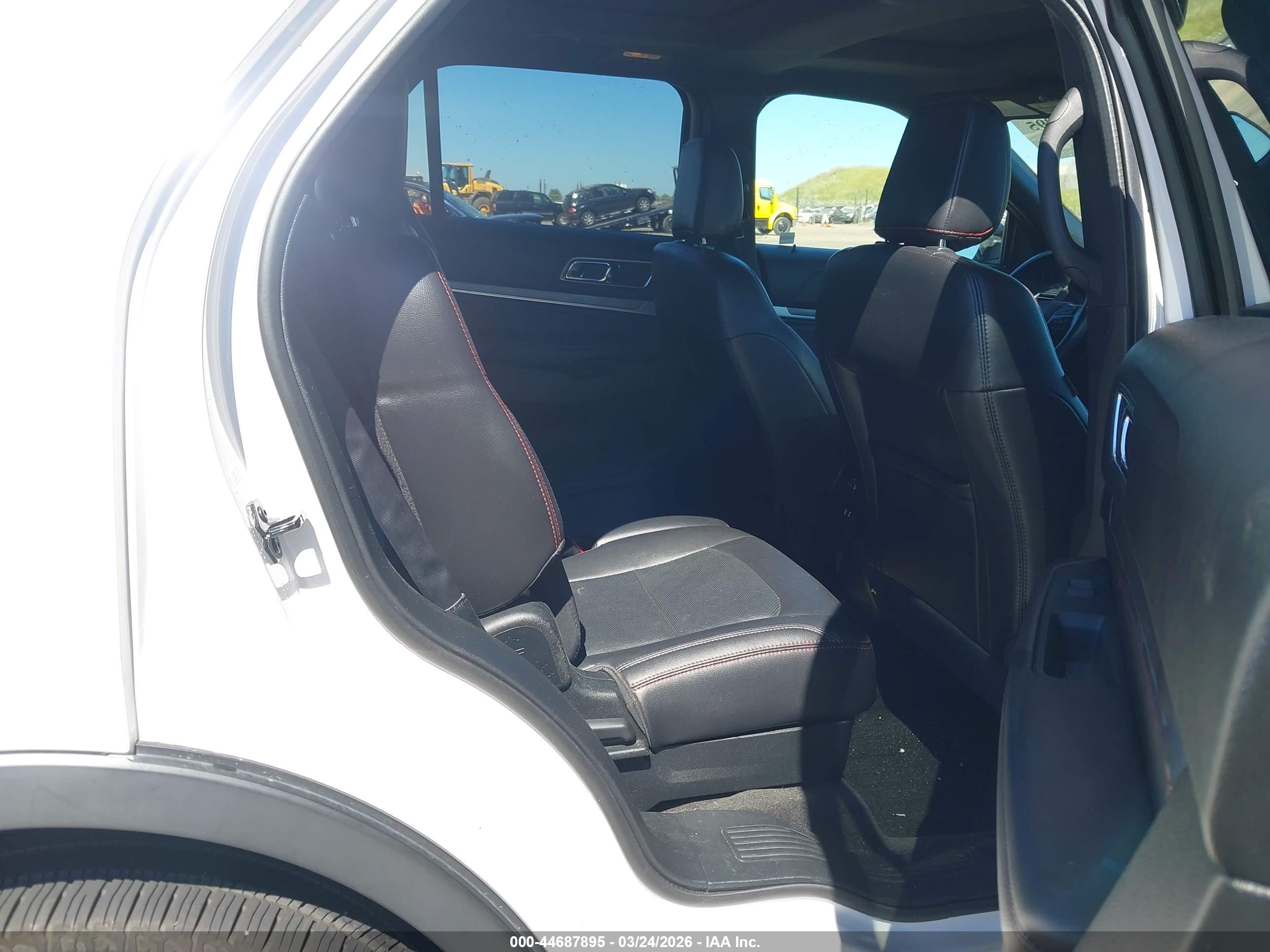FORD EXPLORER image 8