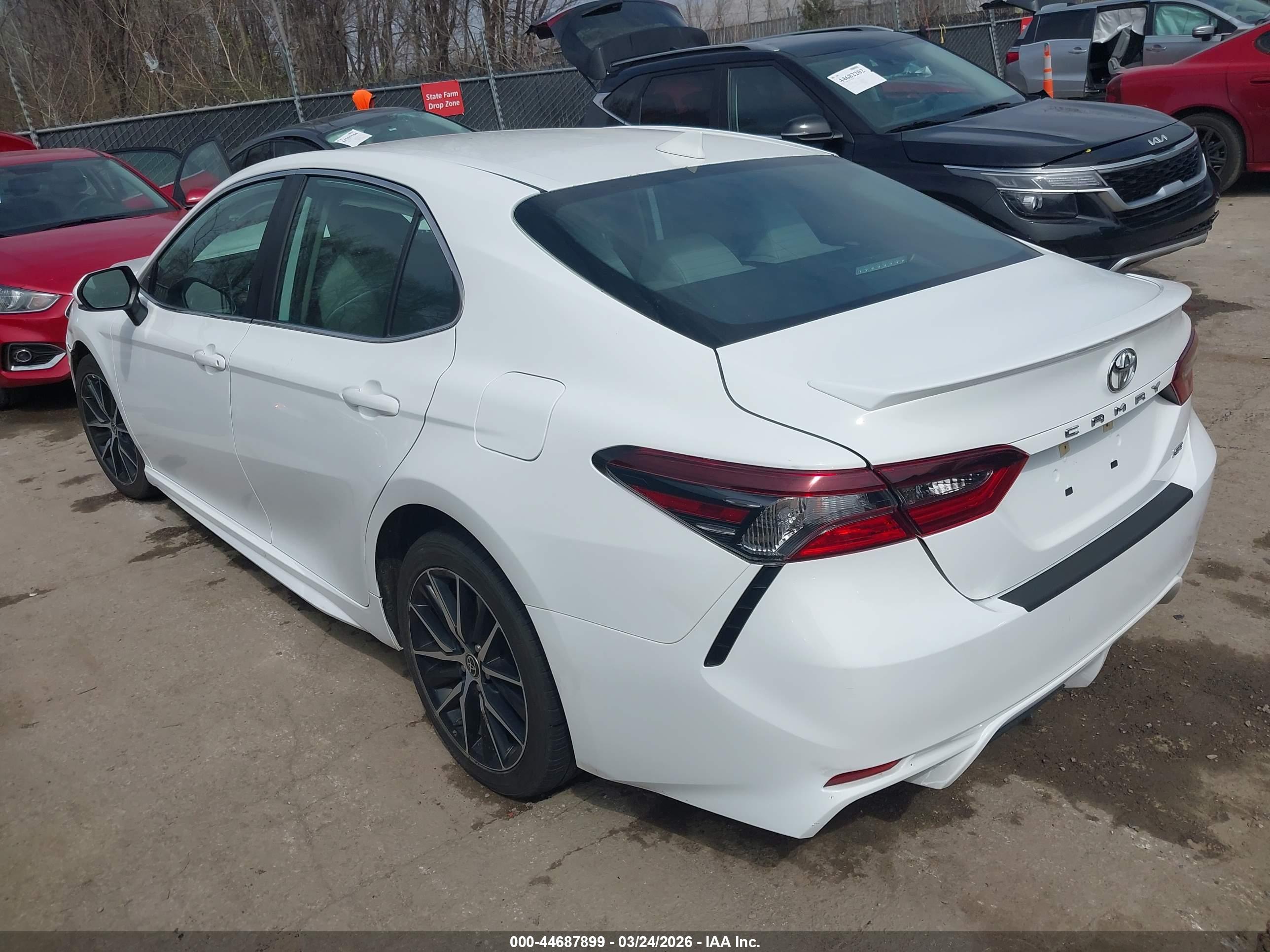 TOYOTA CAMRY image 3