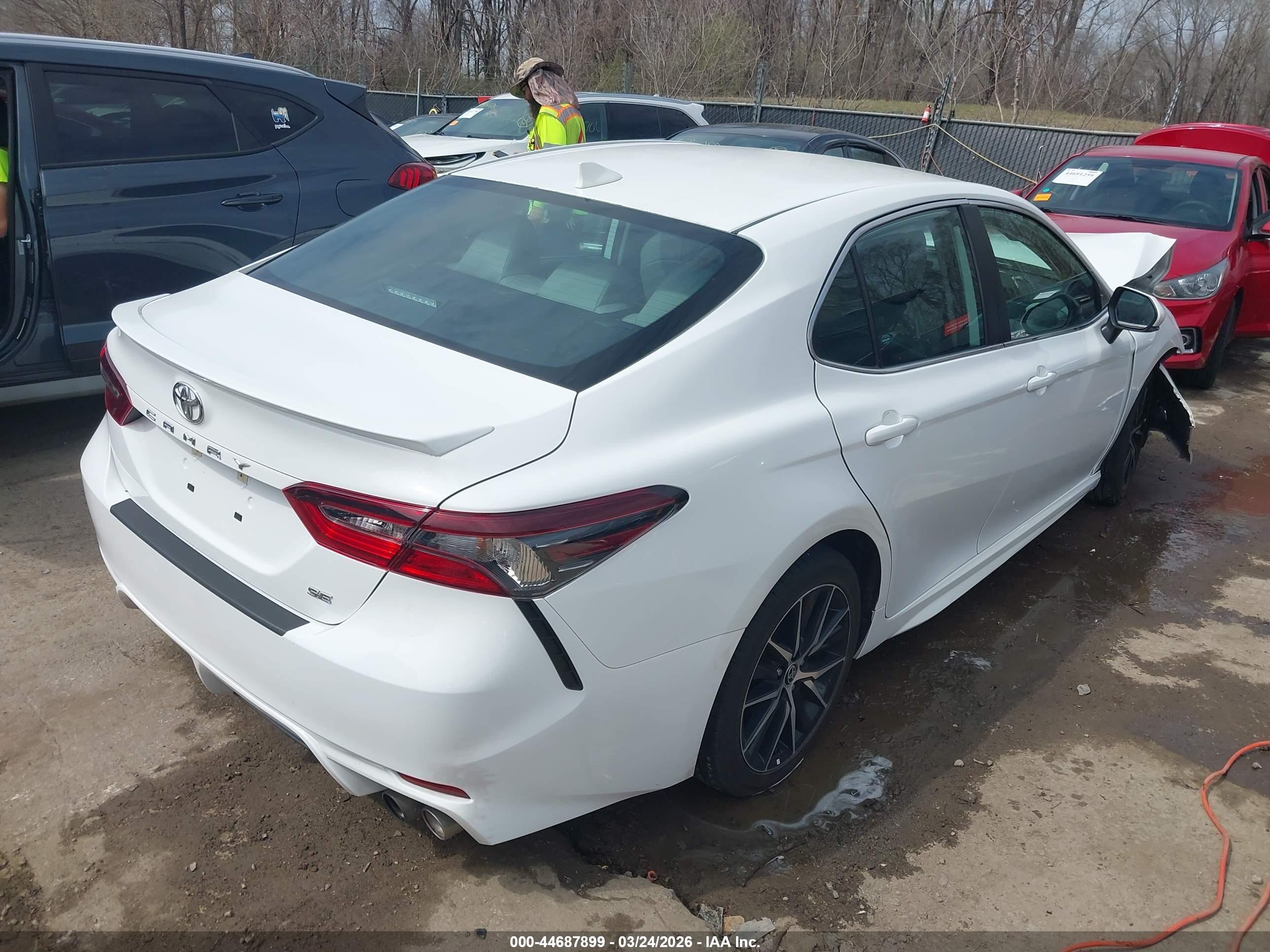 TOYOTA CAMRY image 4