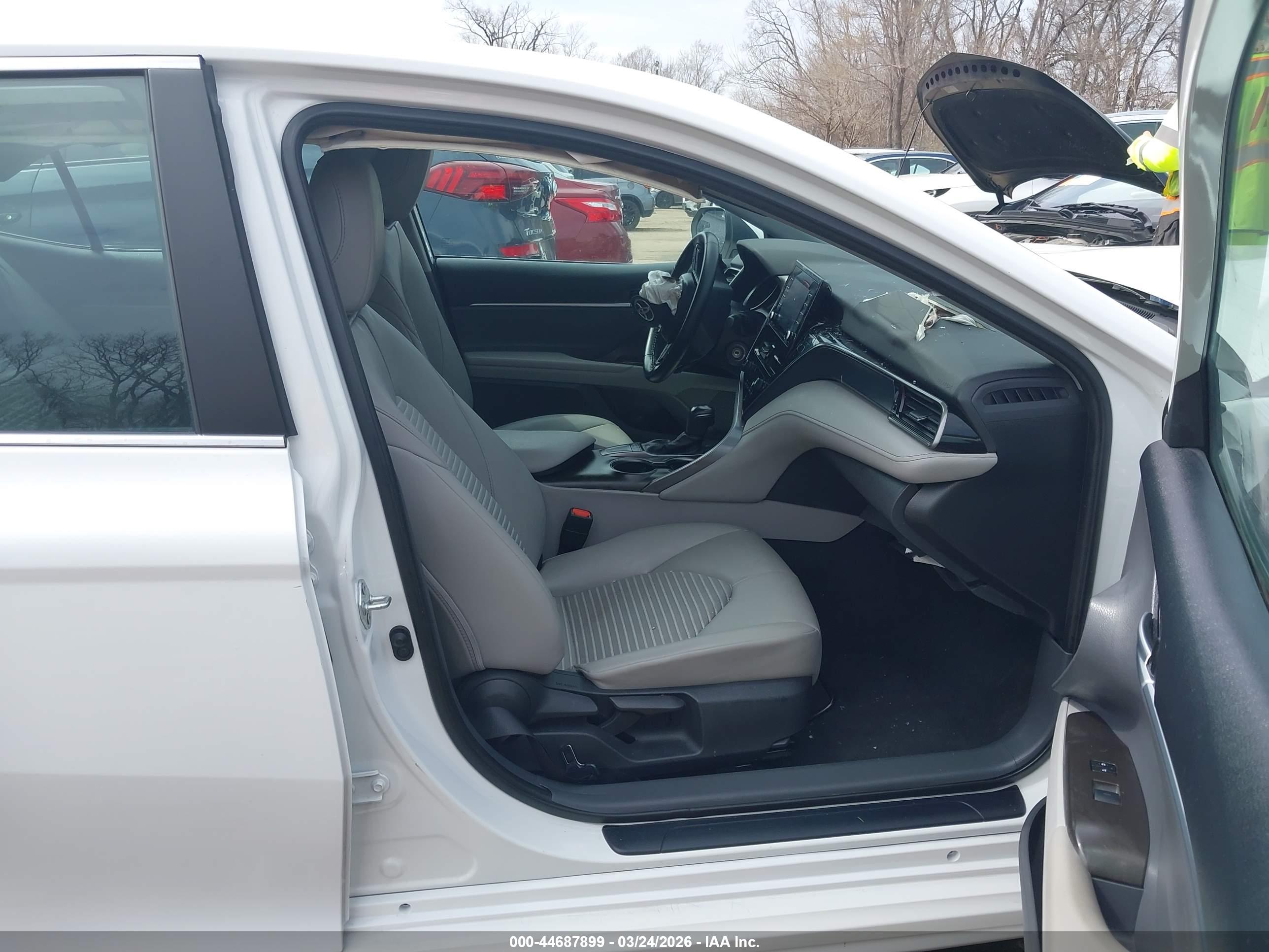 TOYOTA CAMRY image 5