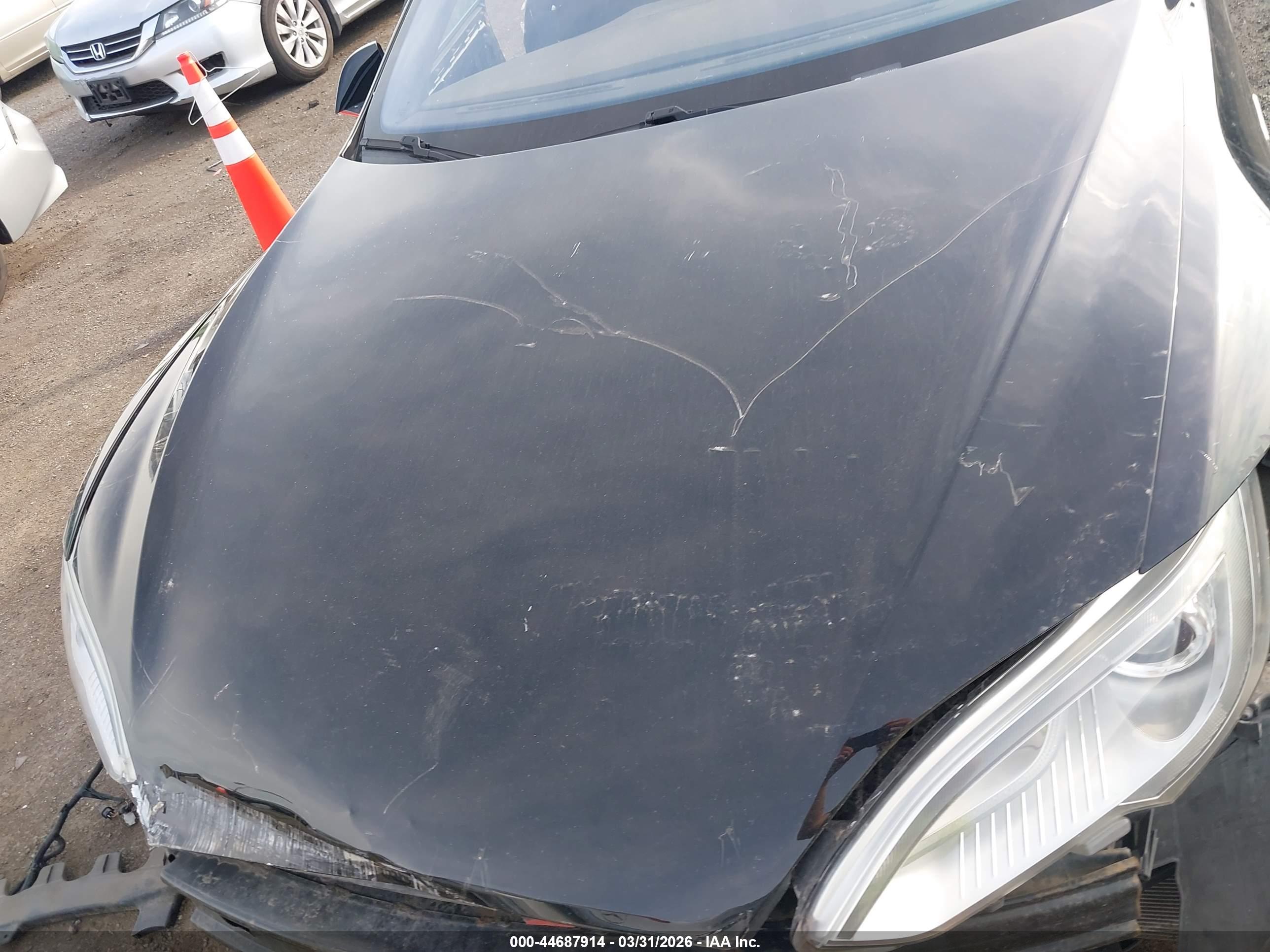 TESLA MODEL image 10