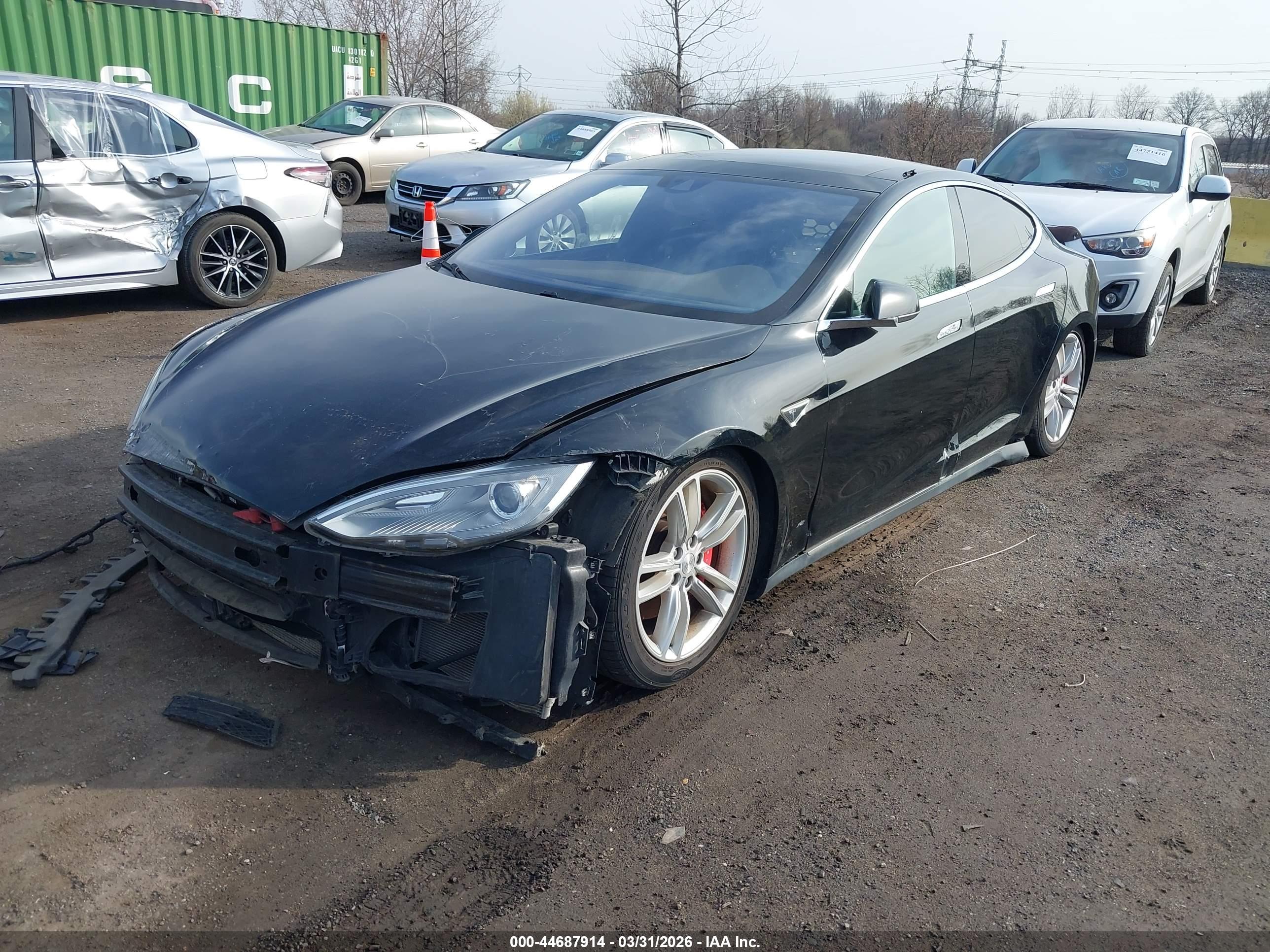 TESLA MODEL image 2