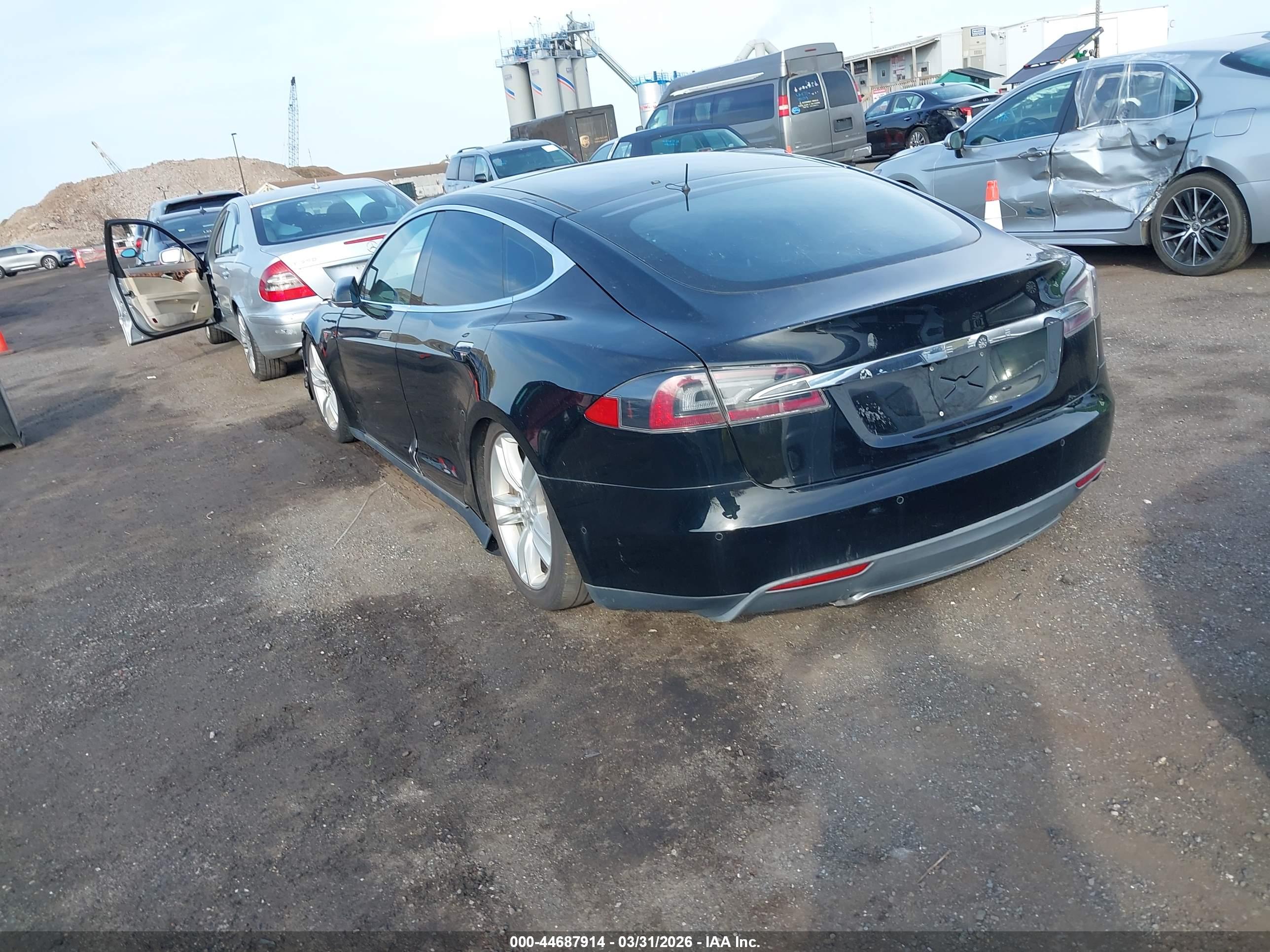 TESLA MODEL image 3
