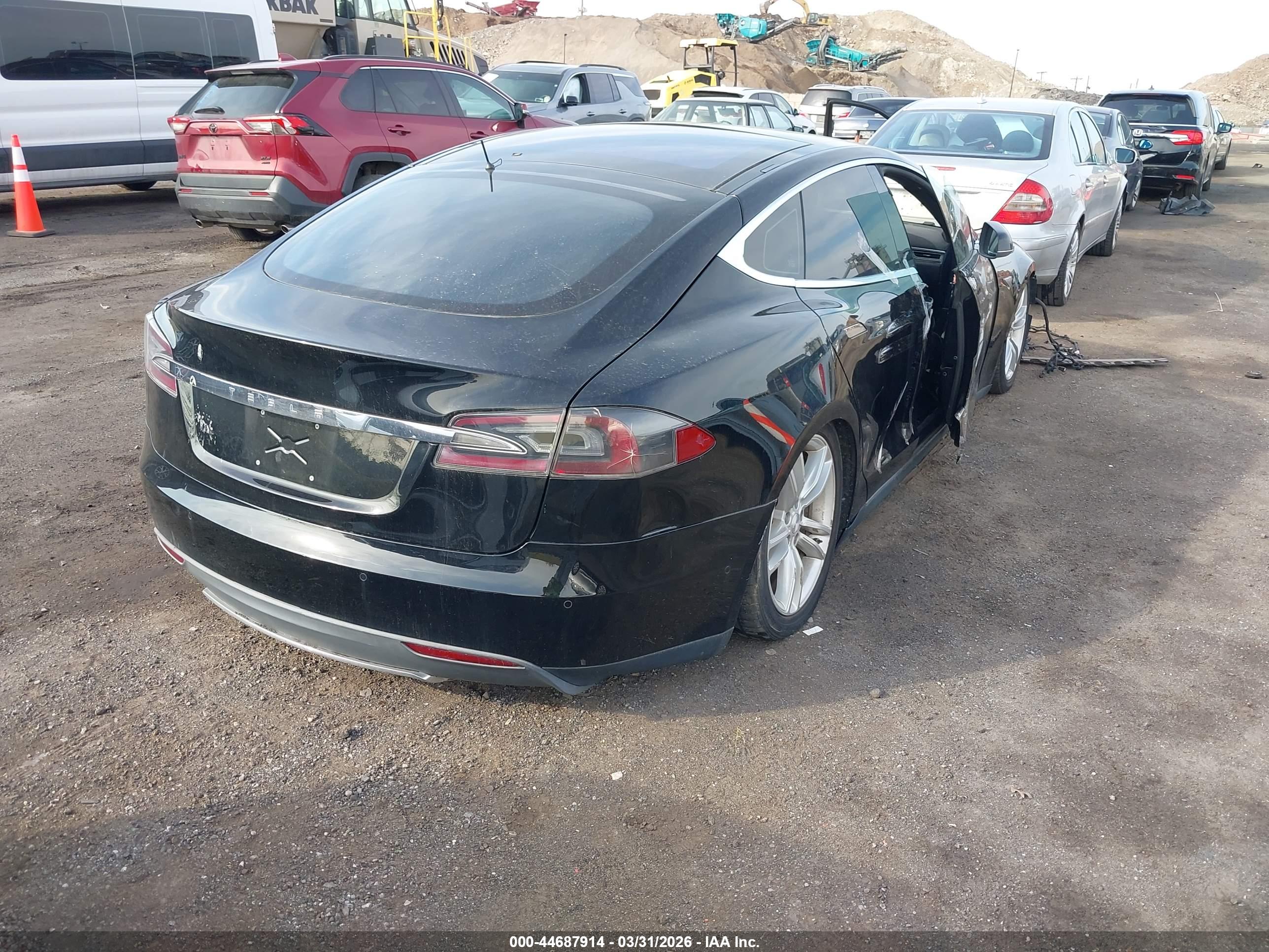 TESLA MODEL image 4