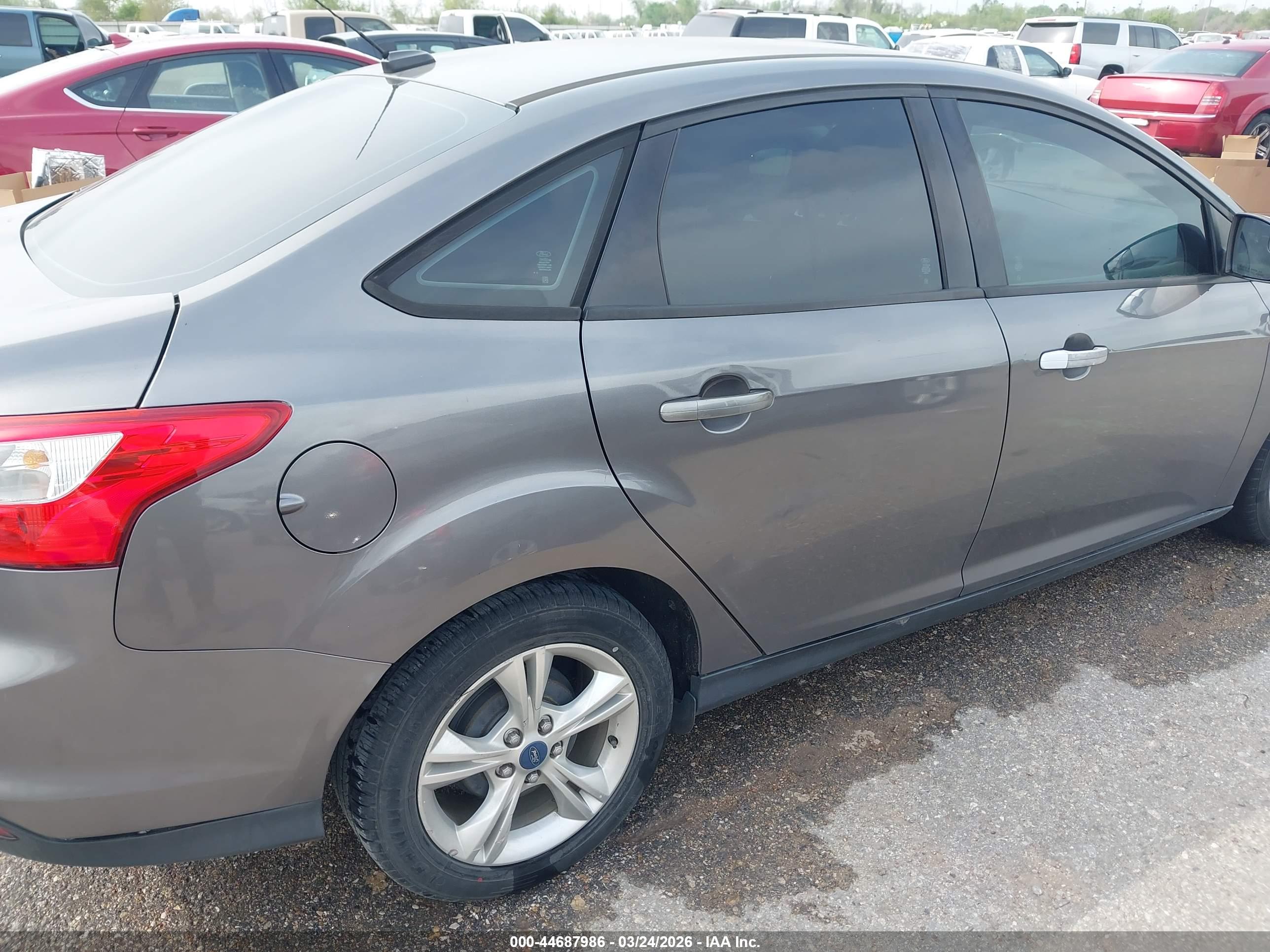 FORD FOCUS image 6