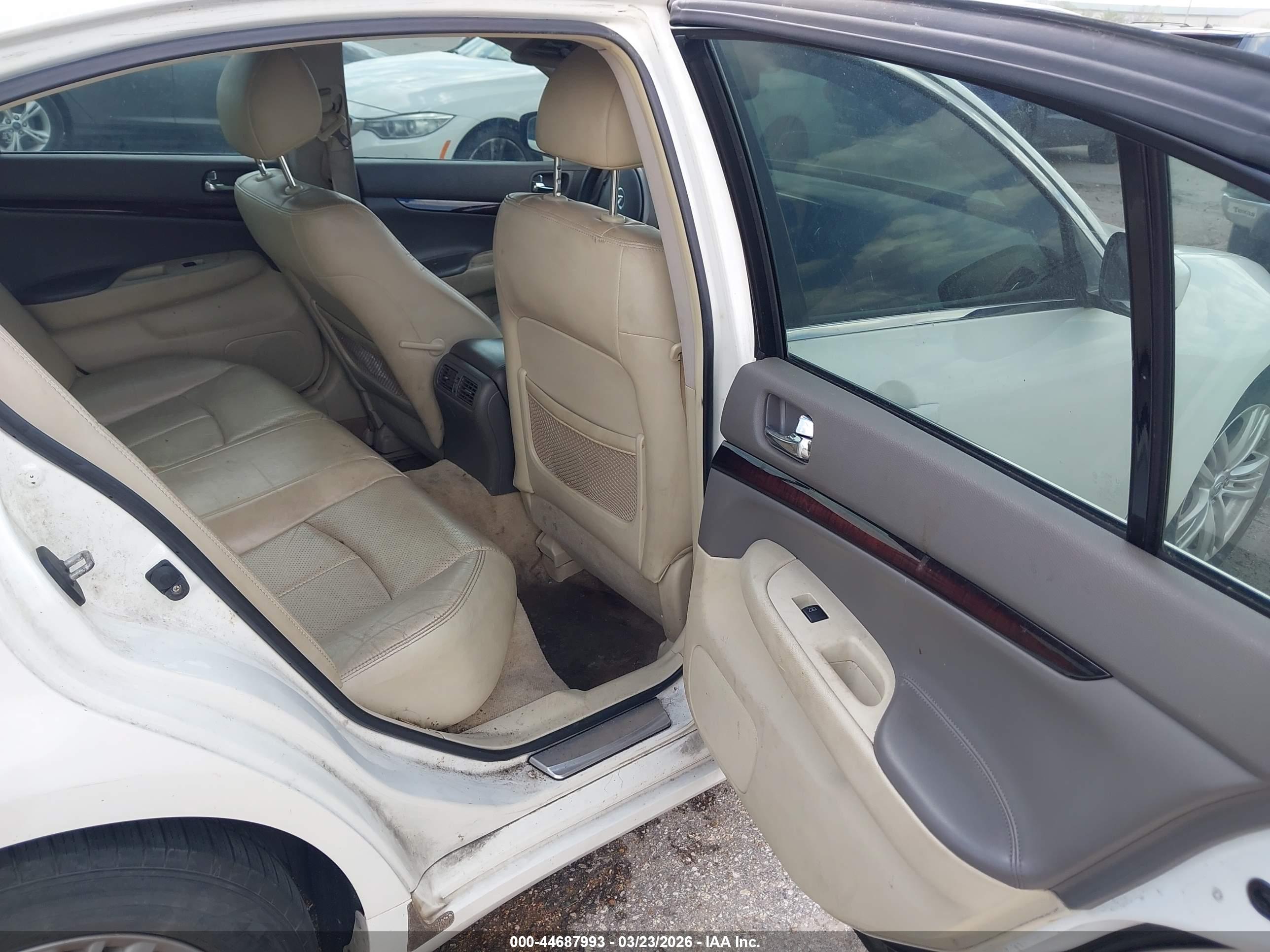 INFINITI G37 image 8