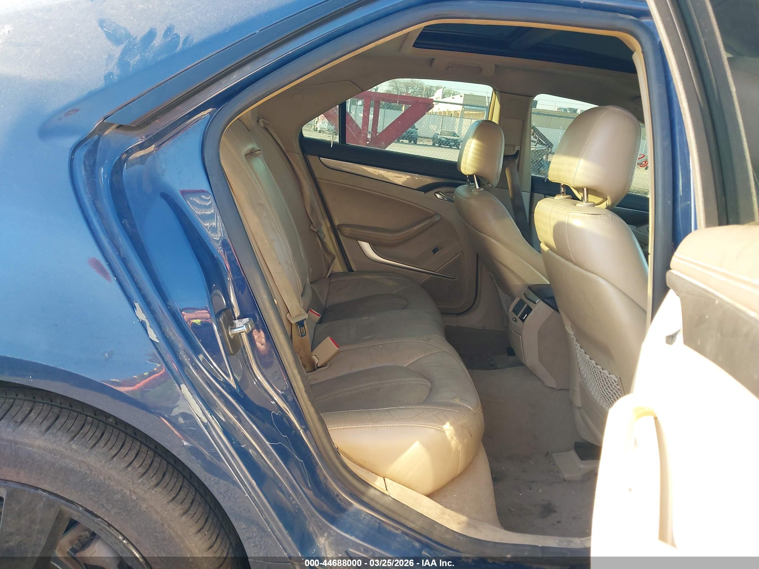 CADILLAC CTS image 8