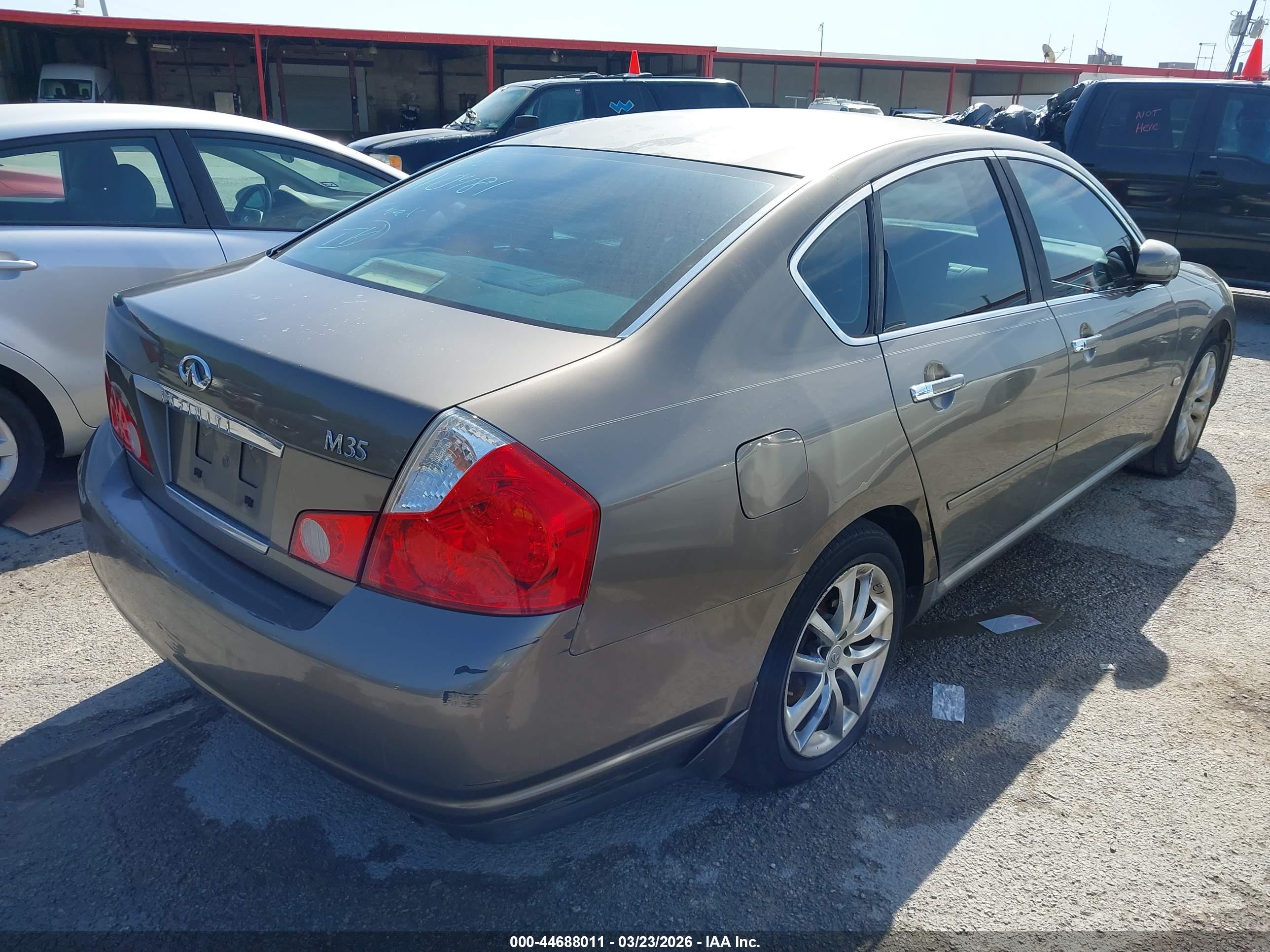 INFINITI M35 image 4