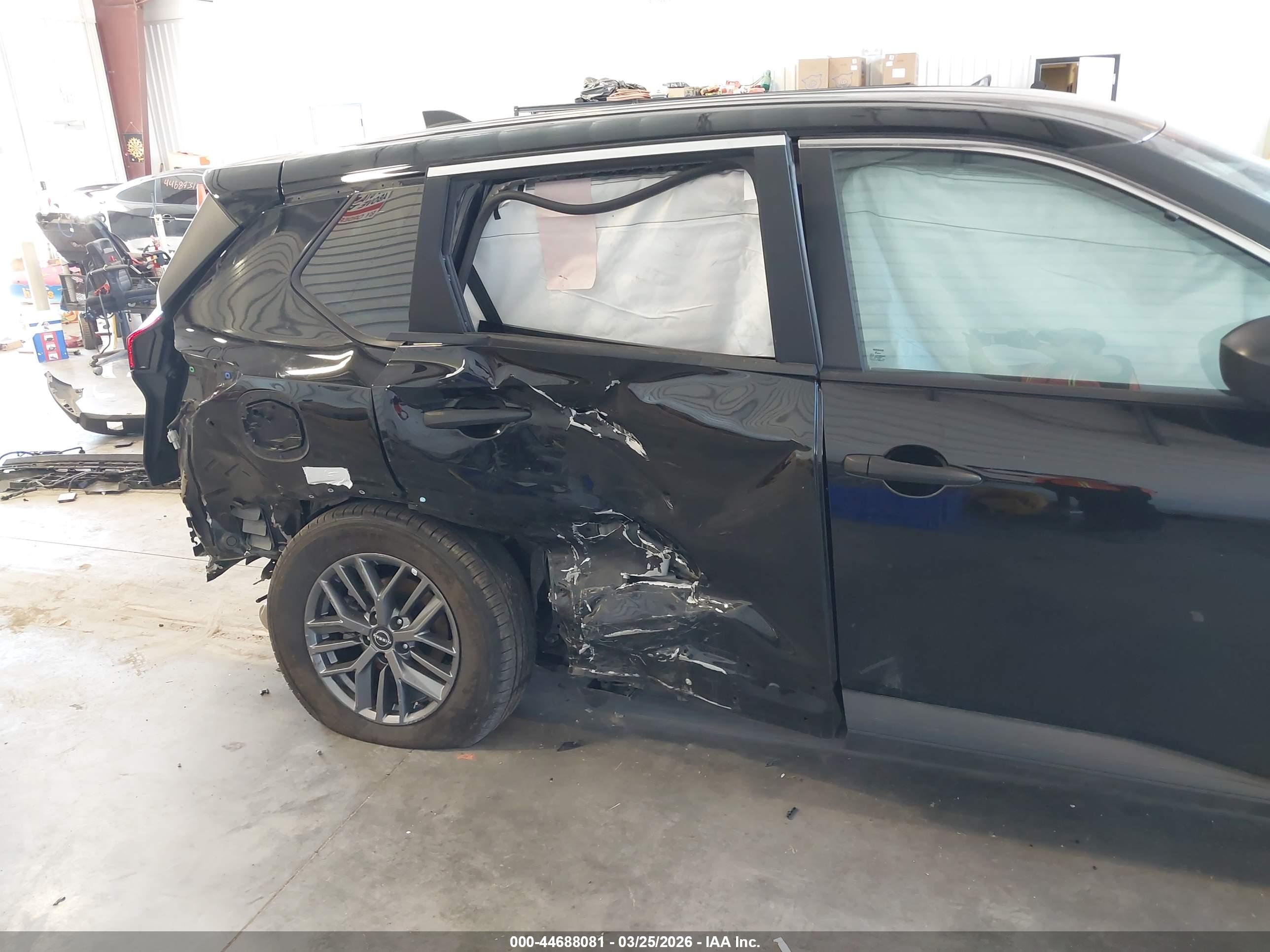 NISSAN ROGUE image 6