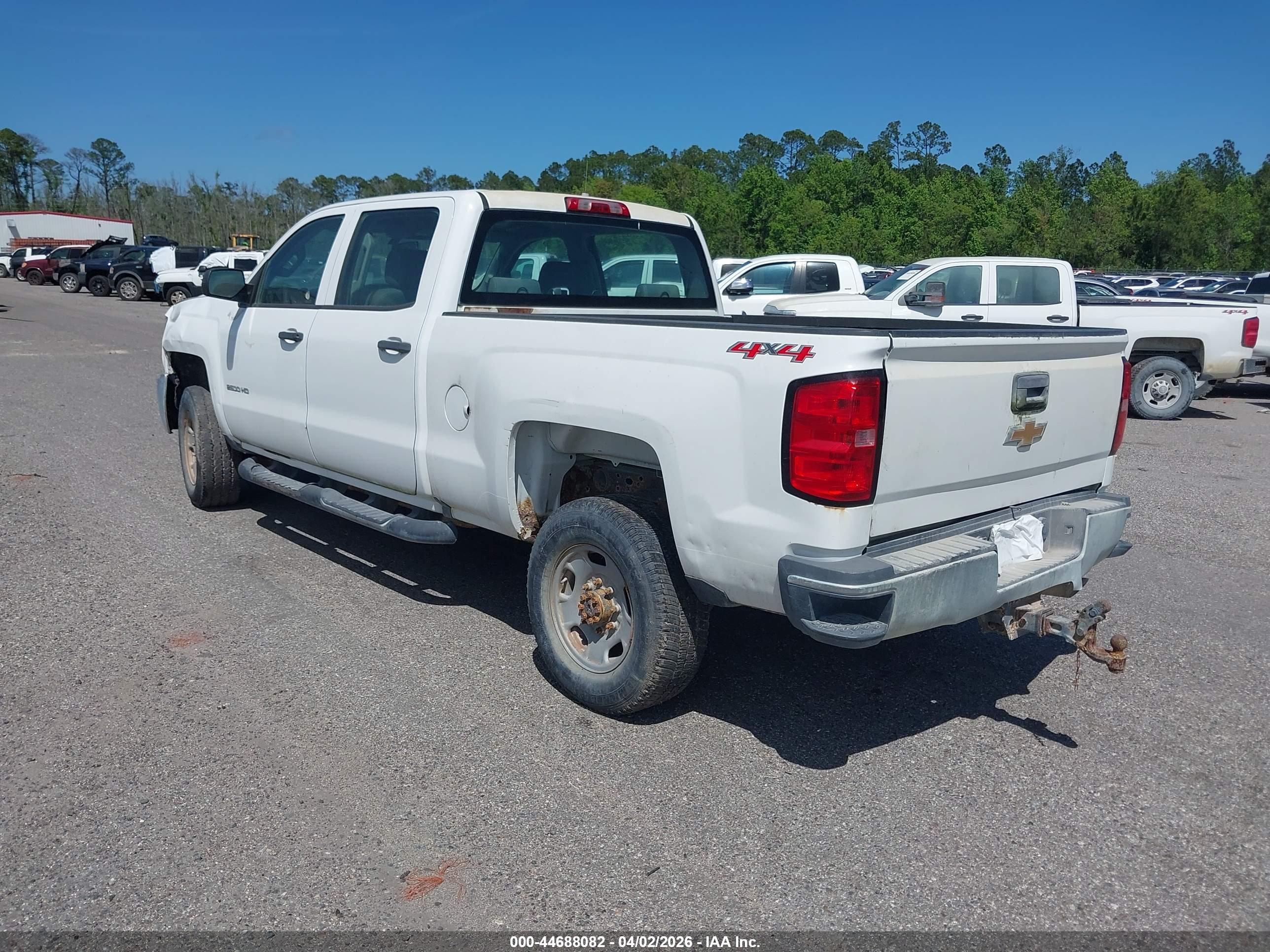 CHEVROLET SILVERADO image 3